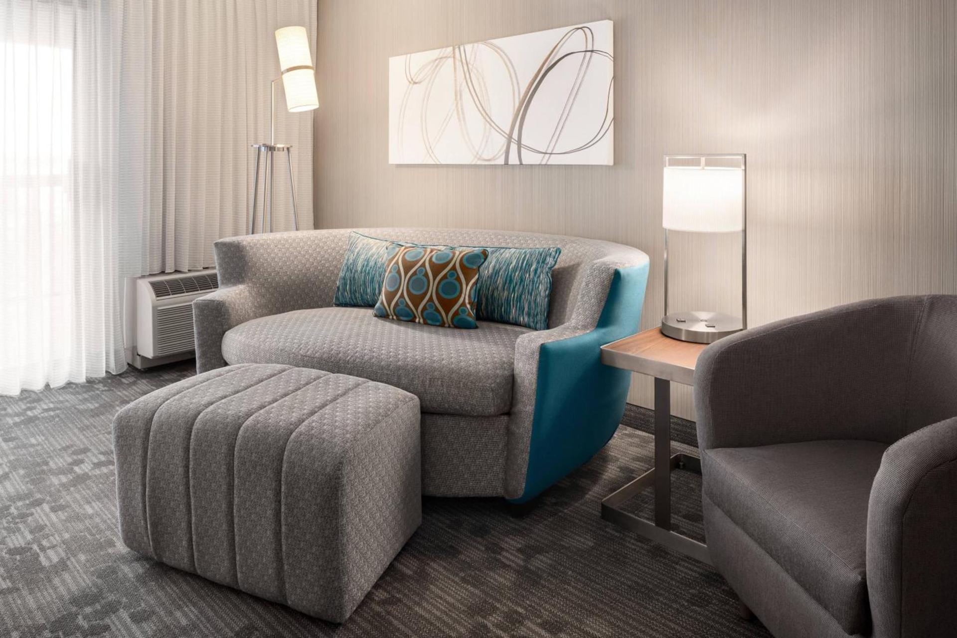 Courtyard by Marriott Chicago Bloomingdale photo 12