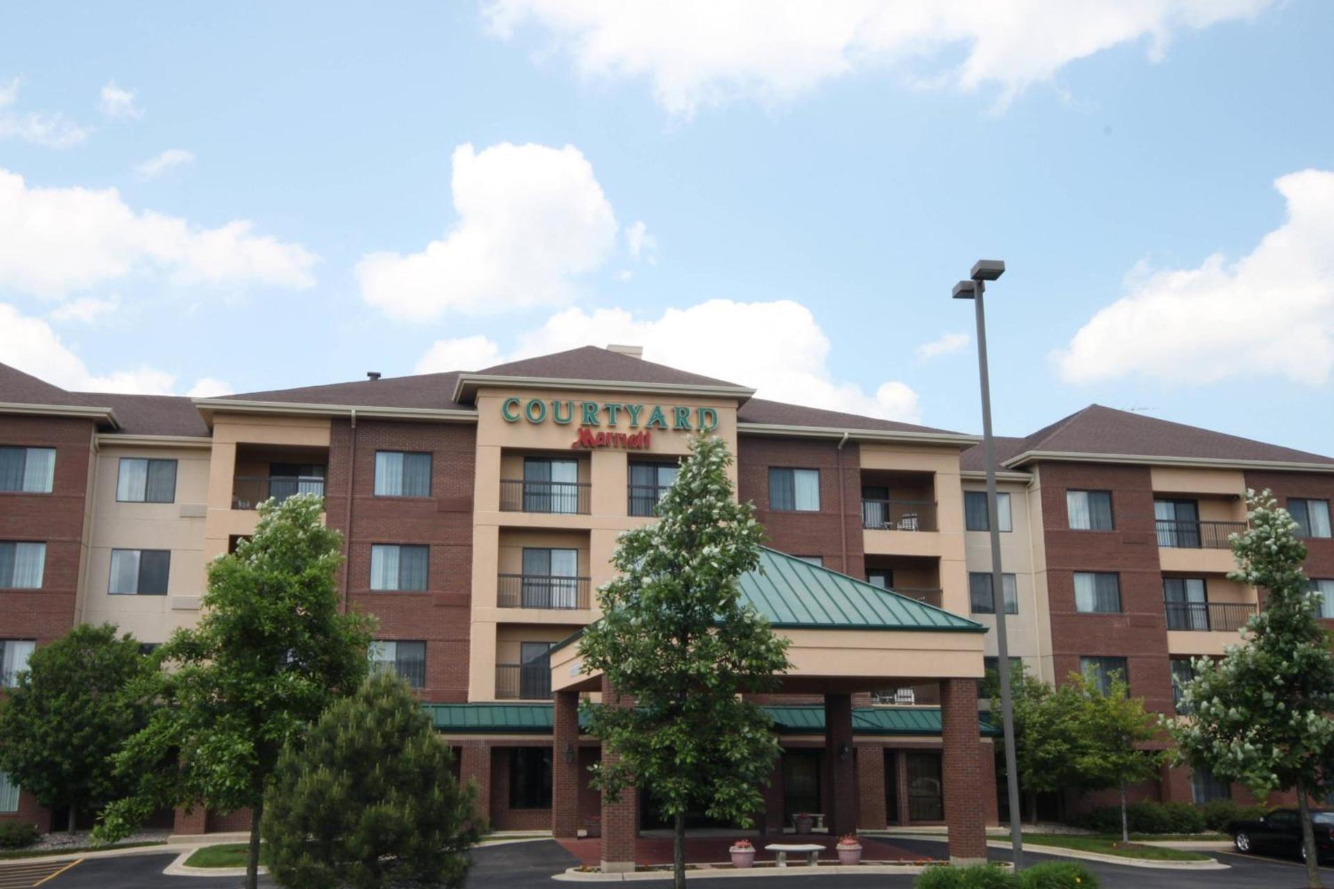 Courtyard by Marriott Chicago Bloomingdale photo 1