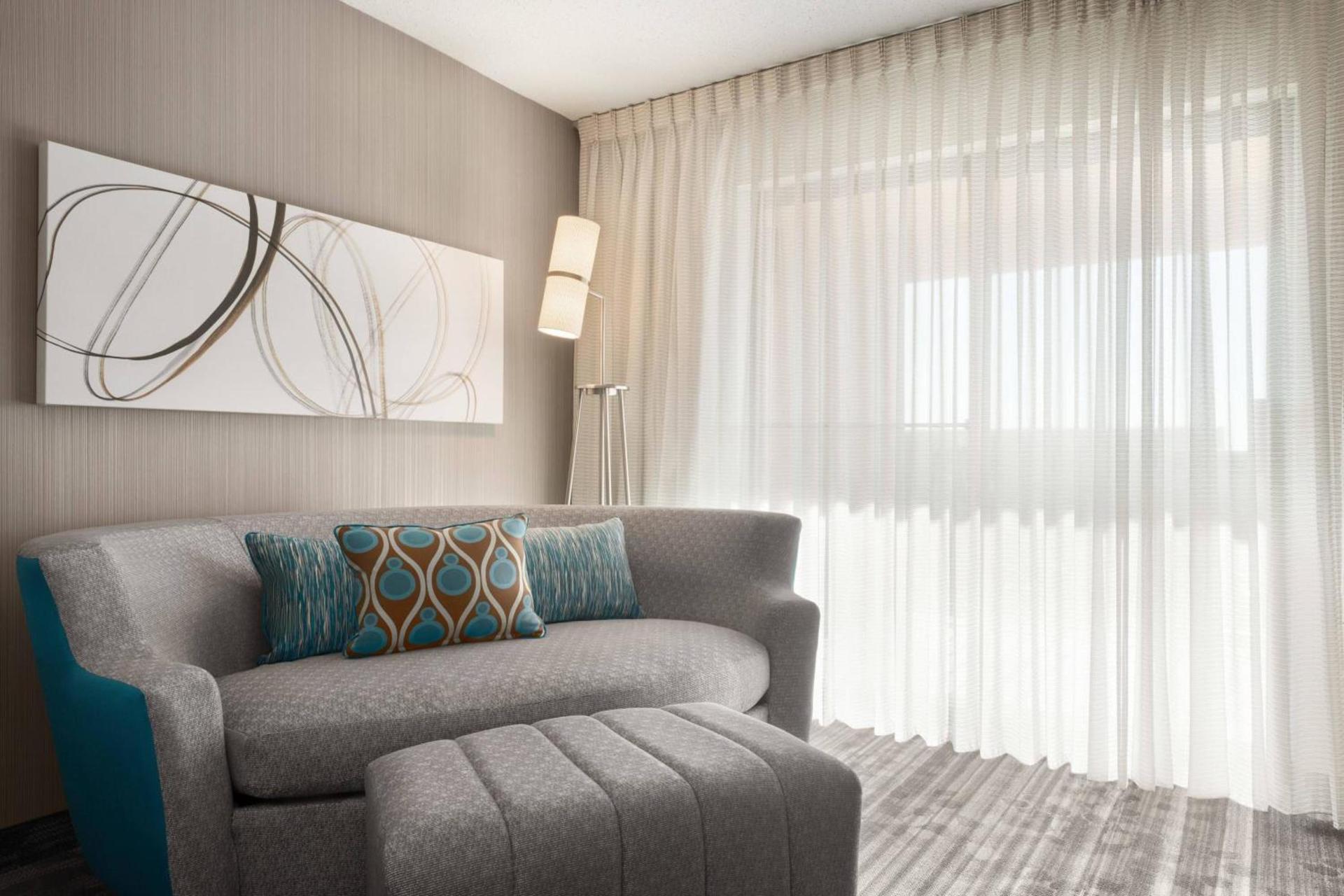Courtyard by Marriott Chicago Bloomingdale photo 9