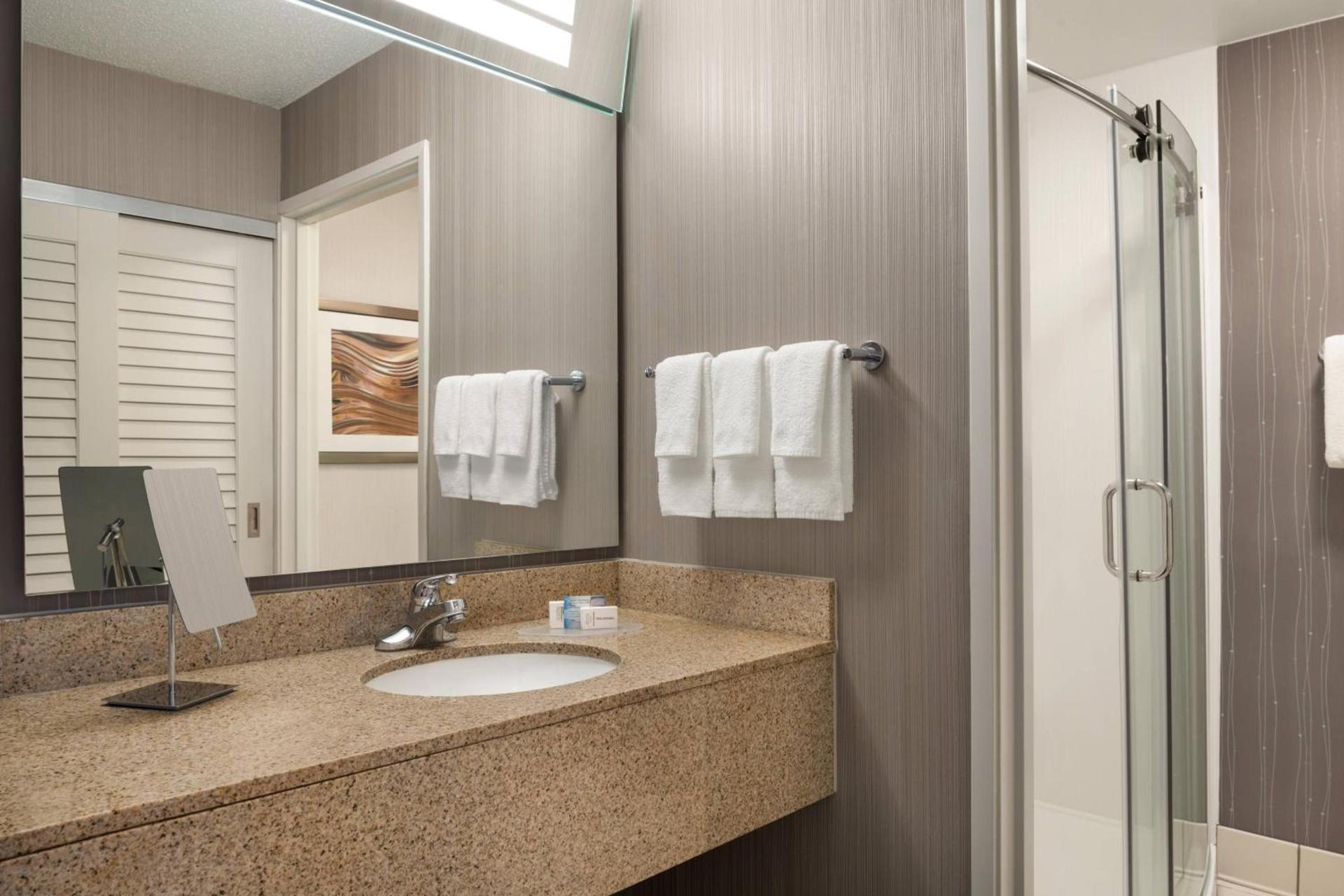 Courtyard by Marriott Chicago Bloomingdale photo 10