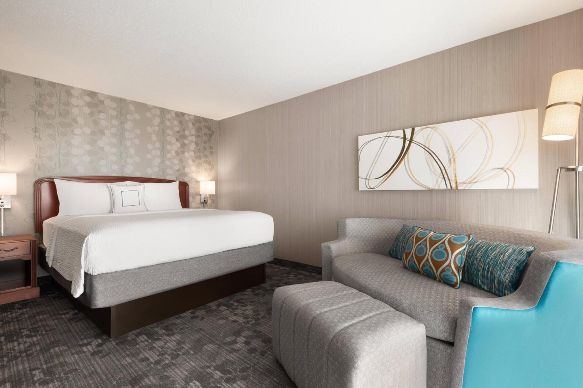 Courtyard by Marriott Chicago Bloomingdale photo 8