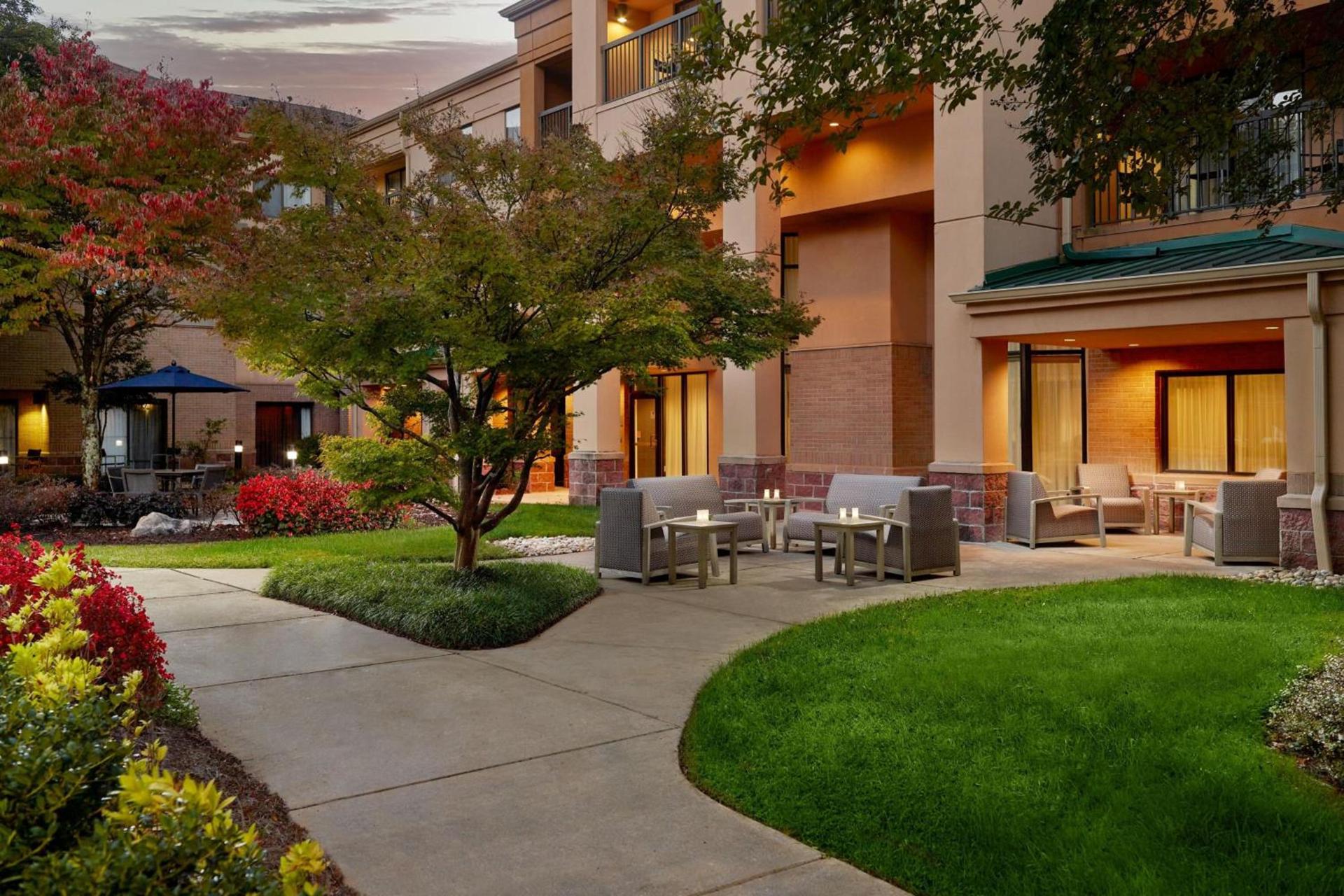Courtyard by Marriott Atlanta Alpharetta photo 5