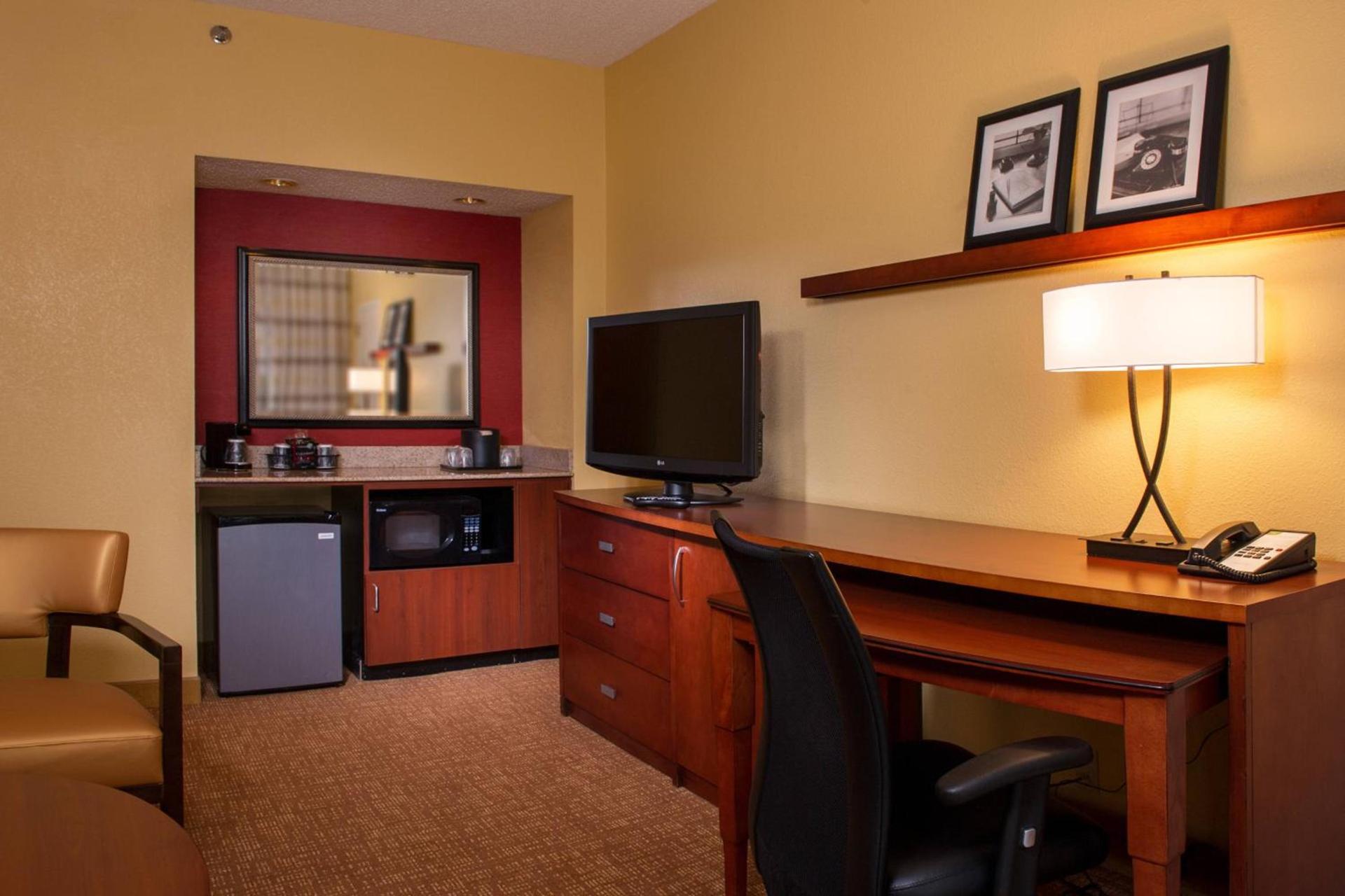Courtyard by Marriott Richmond West photo 9