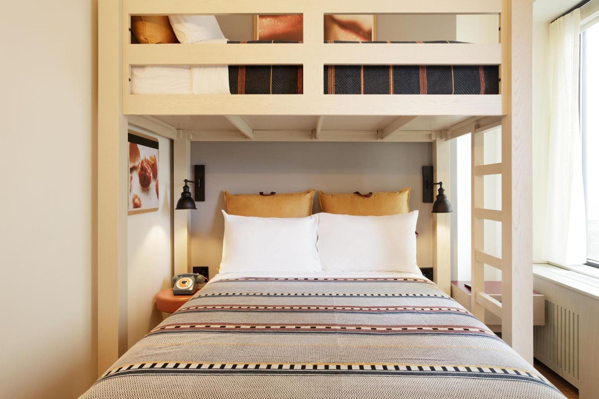 Moxy Richmond Downtown photo 10