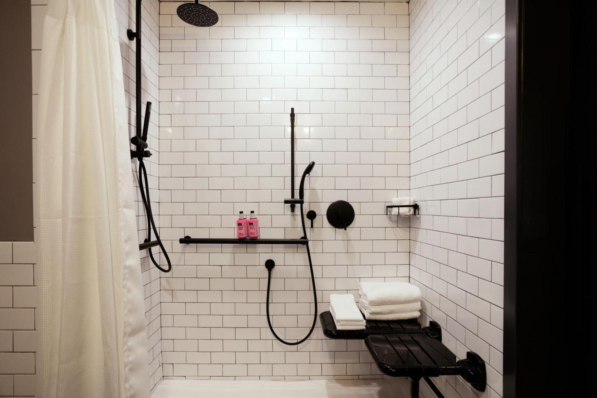 Moxy Richmond Downtown photo 17