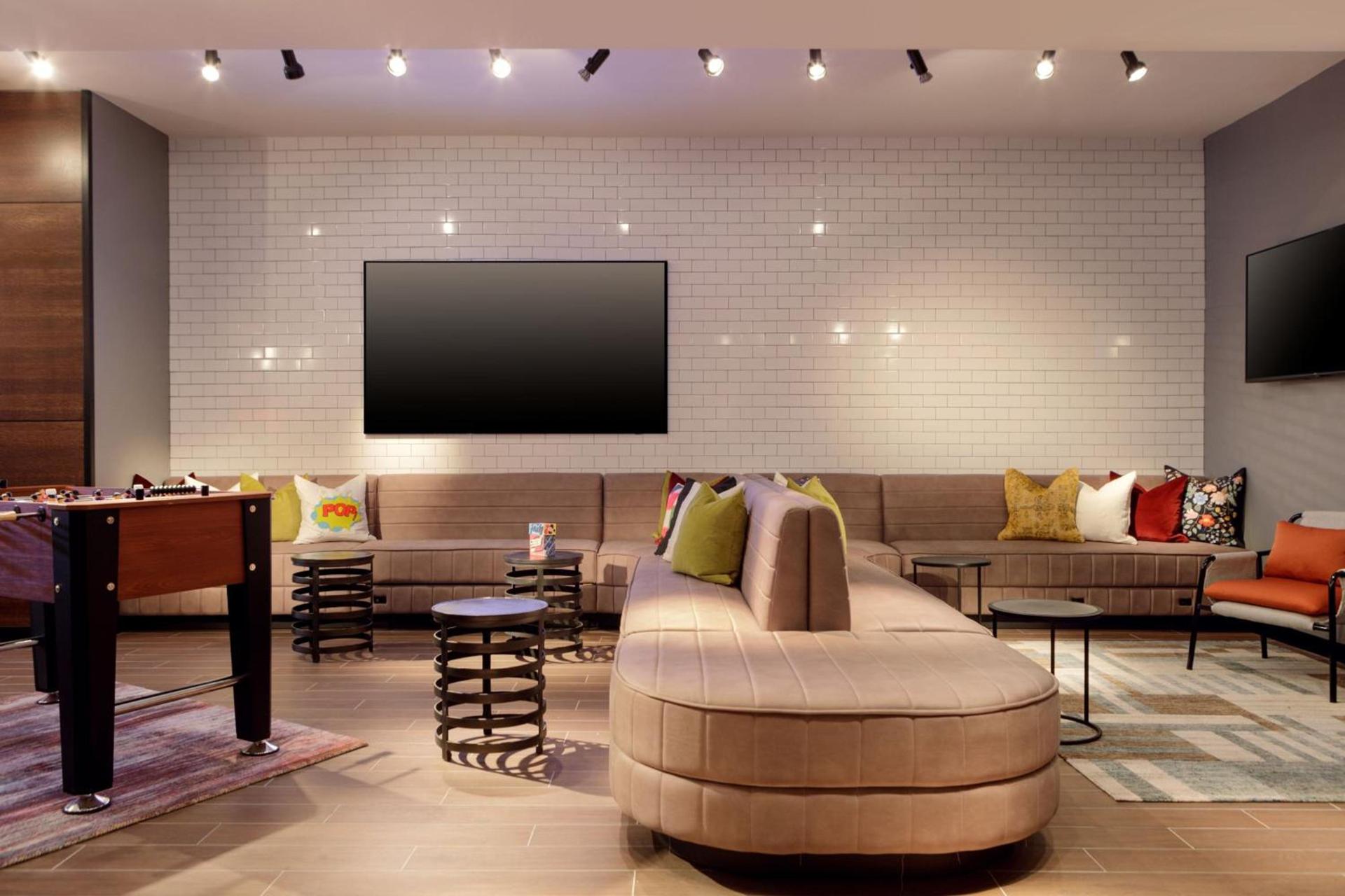 Moxy Richmond Downtown photo 21