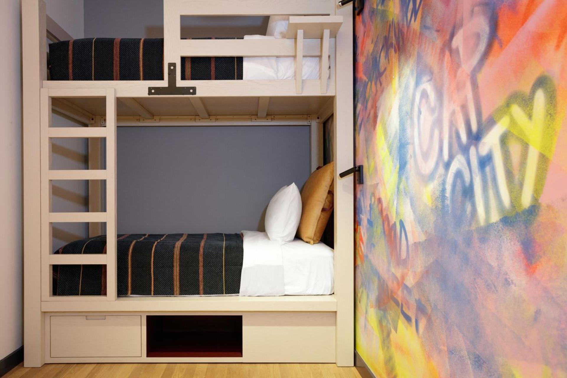 Moxy Richmond Downtown photo 5