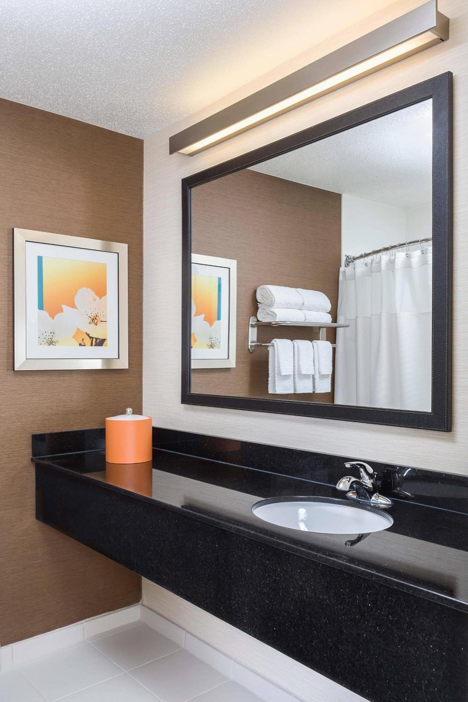 Fairfield Inn & Suites Holland photo 8