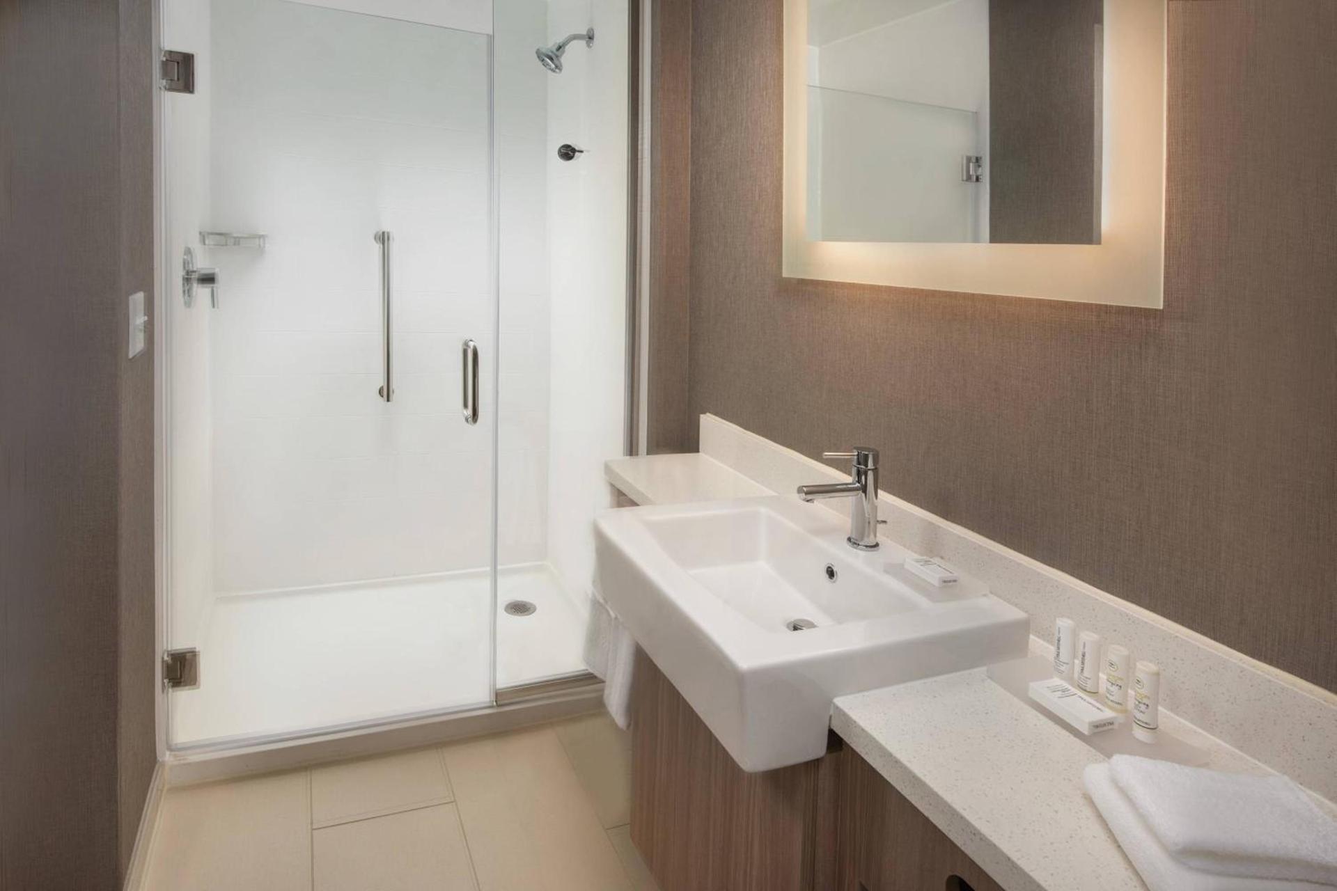 SpringHill Suites By Marriott Frederick photo 17