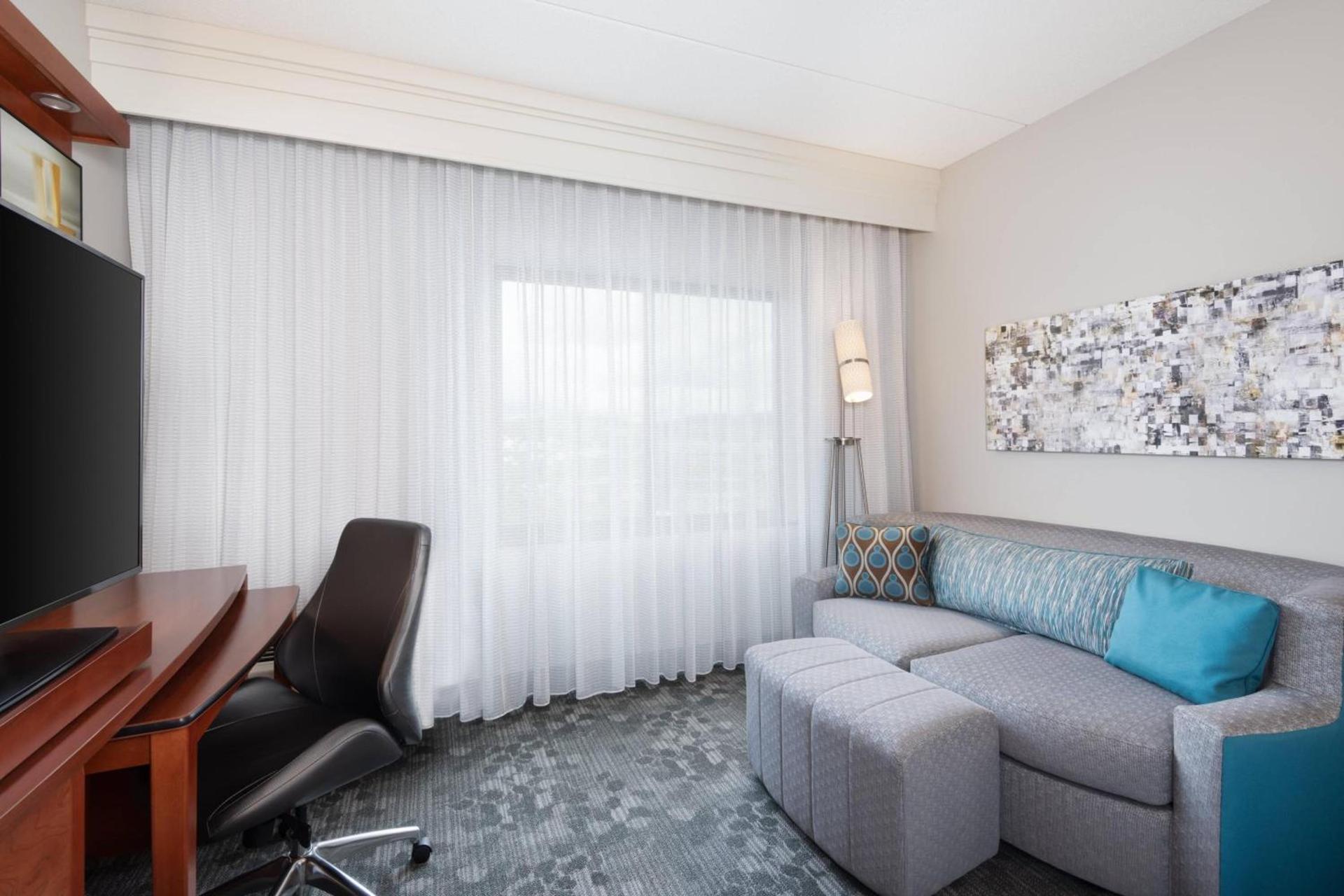 Courtyard by Marriott Pittsburgh Washington Meadow Lands photo 14