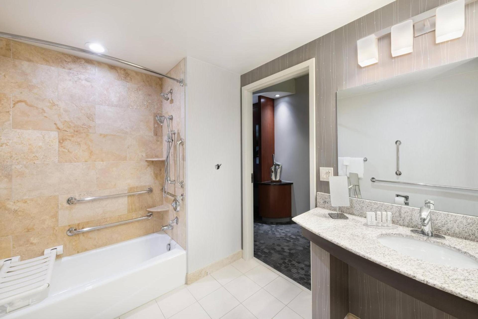 Courtyard by Marriott Pittsburgh Washington Meadow Lands photo 17
