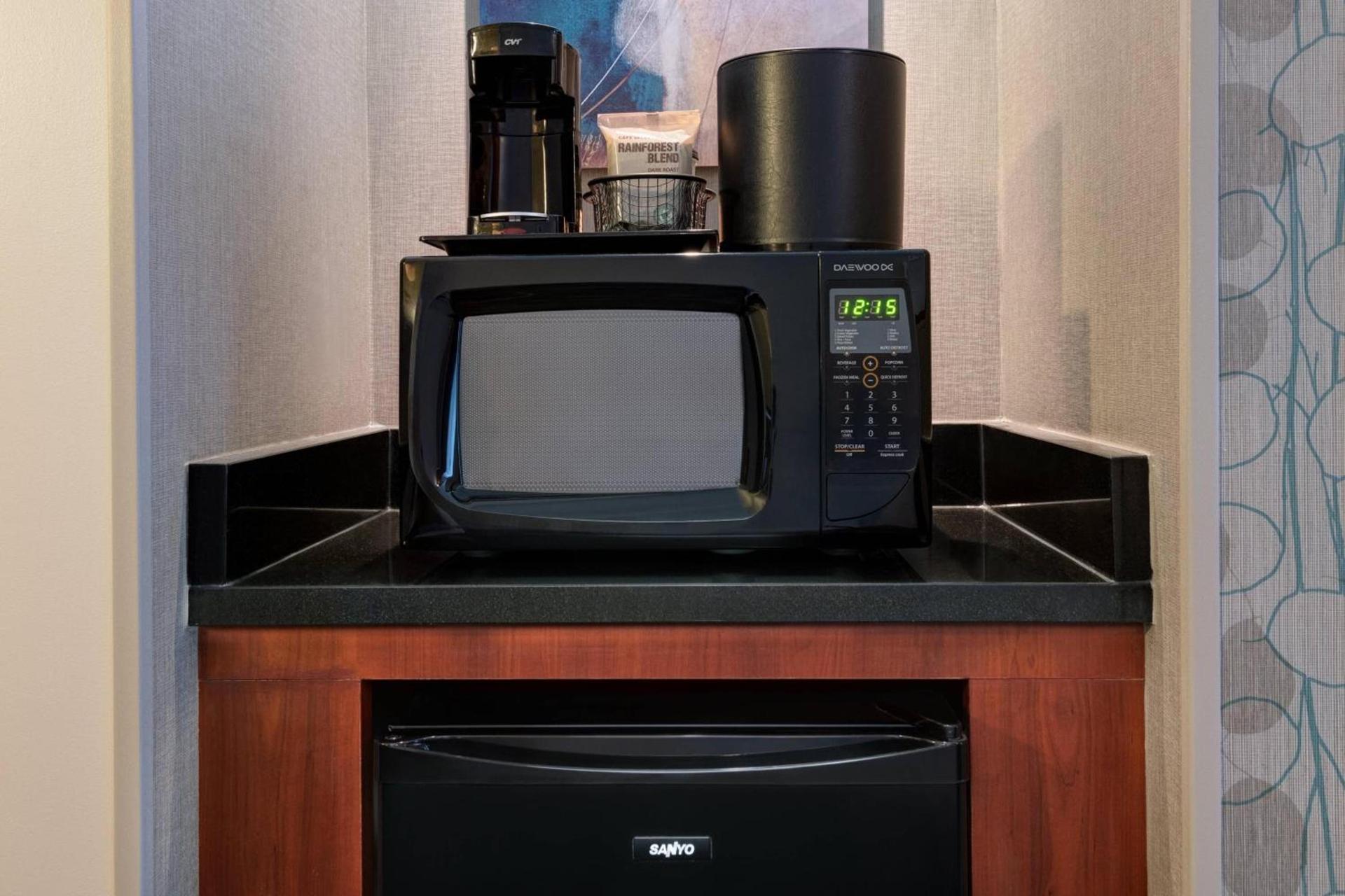 Courtyard by Marriott Pittsburgh Washington Meadow Lands photo 16