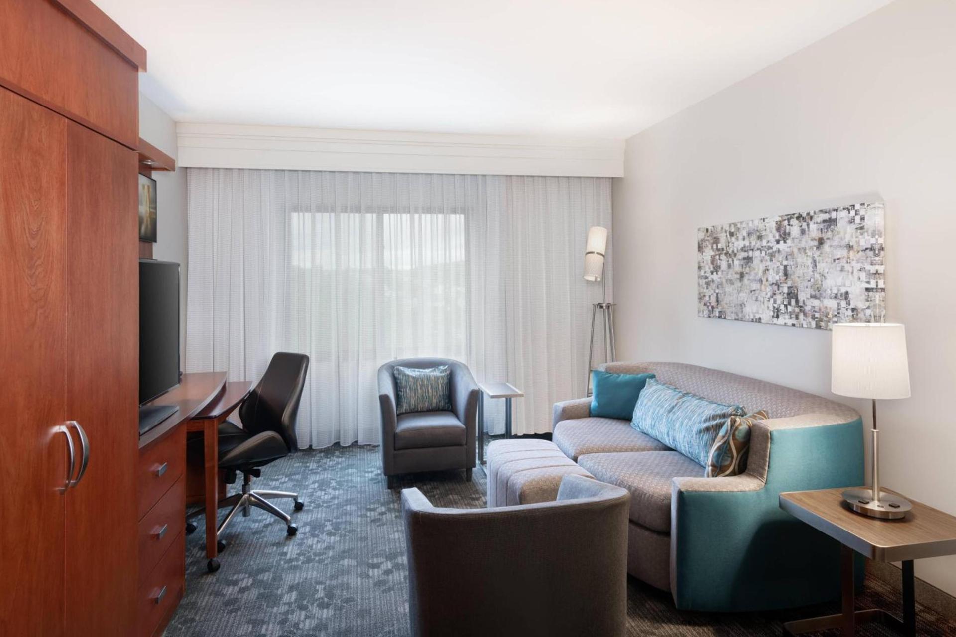 Courtyard by Marriott Pittsburgh Washington Meadow Lands photo 24