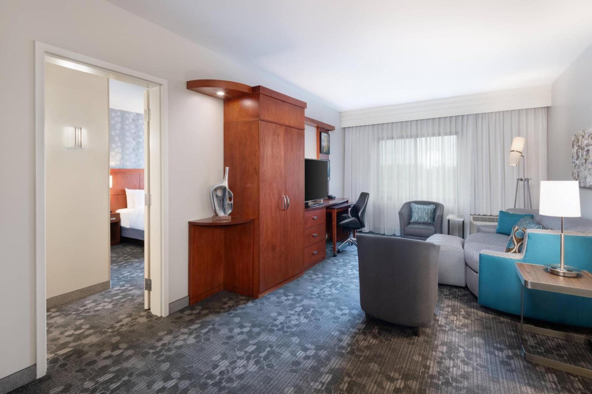 Courtyard by Marriott Pittsburgh Washington Meadow Lands photo 25
