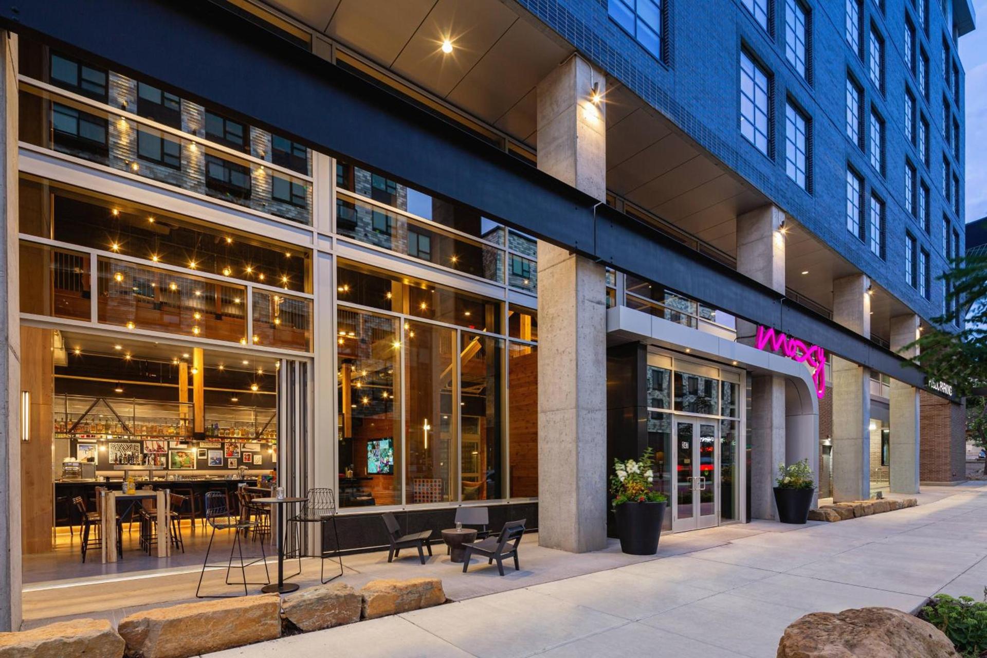 Moxy Minneapolis Downtown photo 2