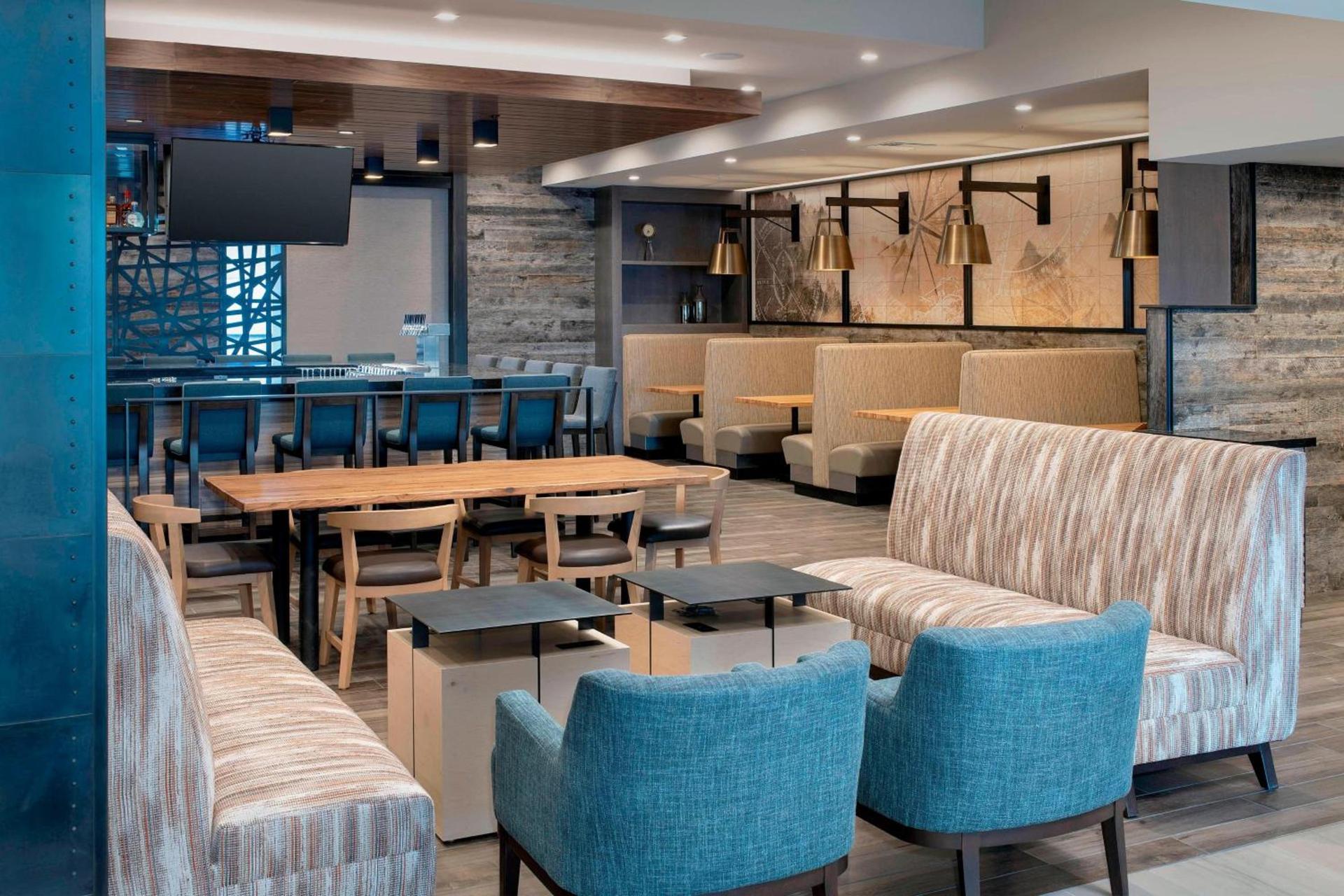 Delta Hotels by Marriott Seattle Everett photo 32