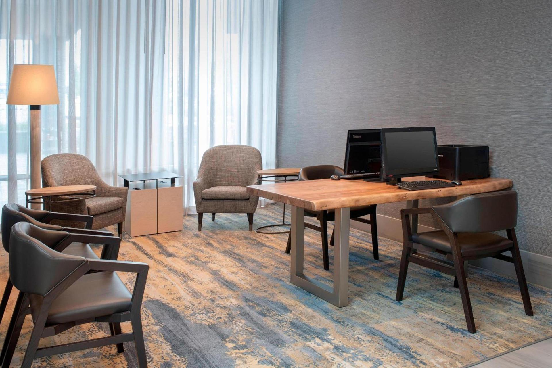Delta Hotels by Marriott Seattle Everett photo 26