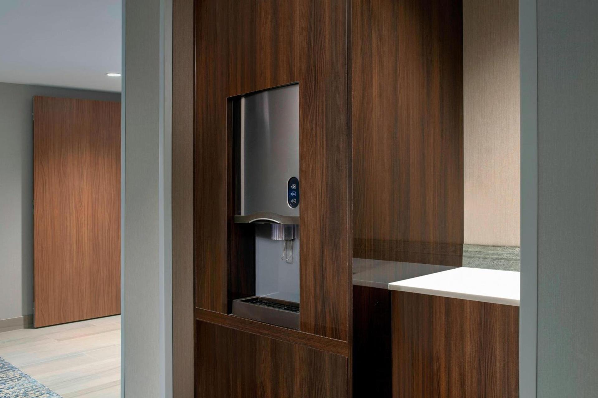 Delta Hotels by Marriott Seattle Everett photo 27