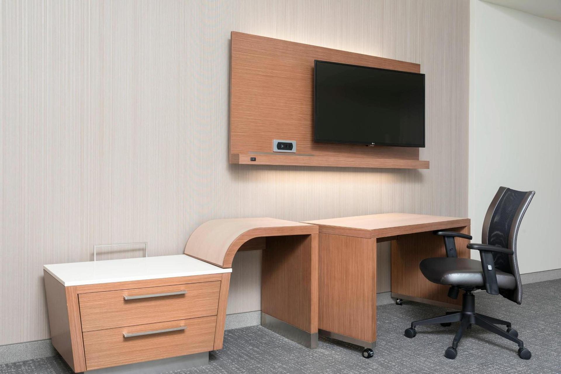 Courtyard by Marriott Mt. Pleasant at Central Michigan University photo 9
