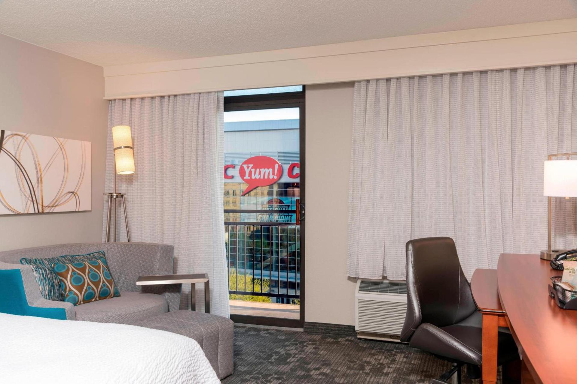 Courtyard by Marriott Louisville Downtown photo 8