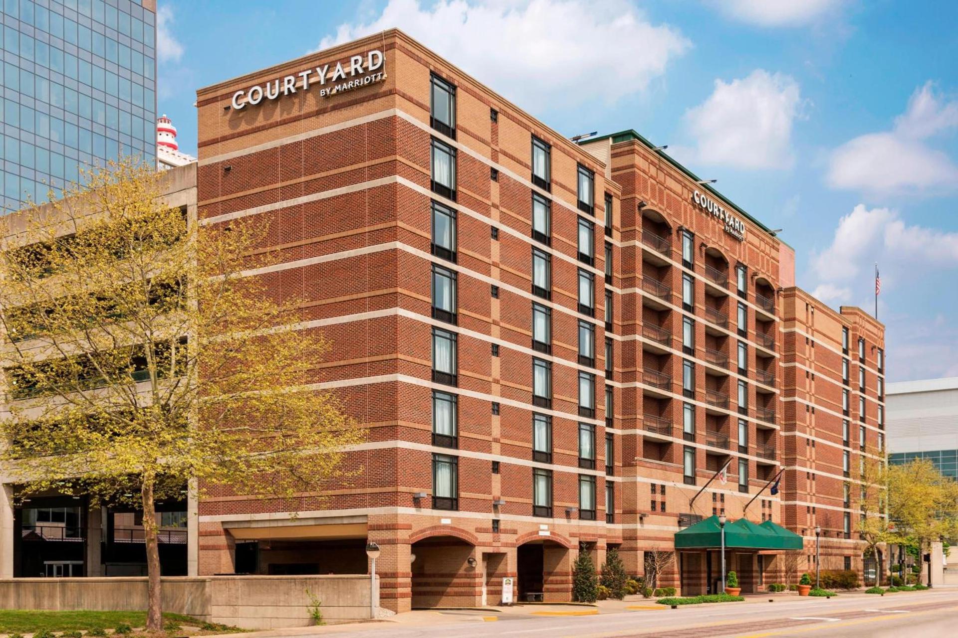 Courtyard by Marriott Louisville Downtown photo 2
