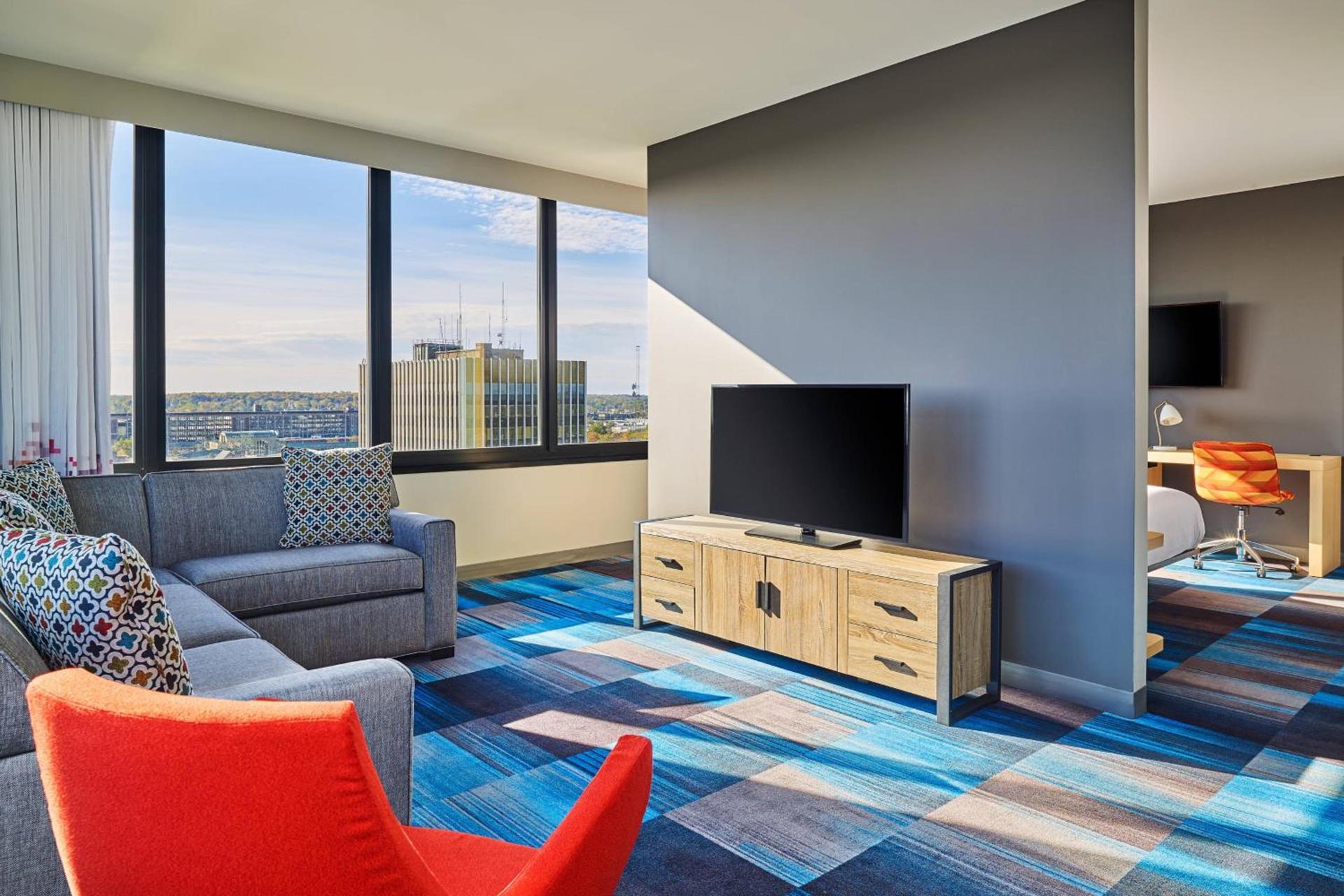 Aloft by Marriott South Bend photo 11