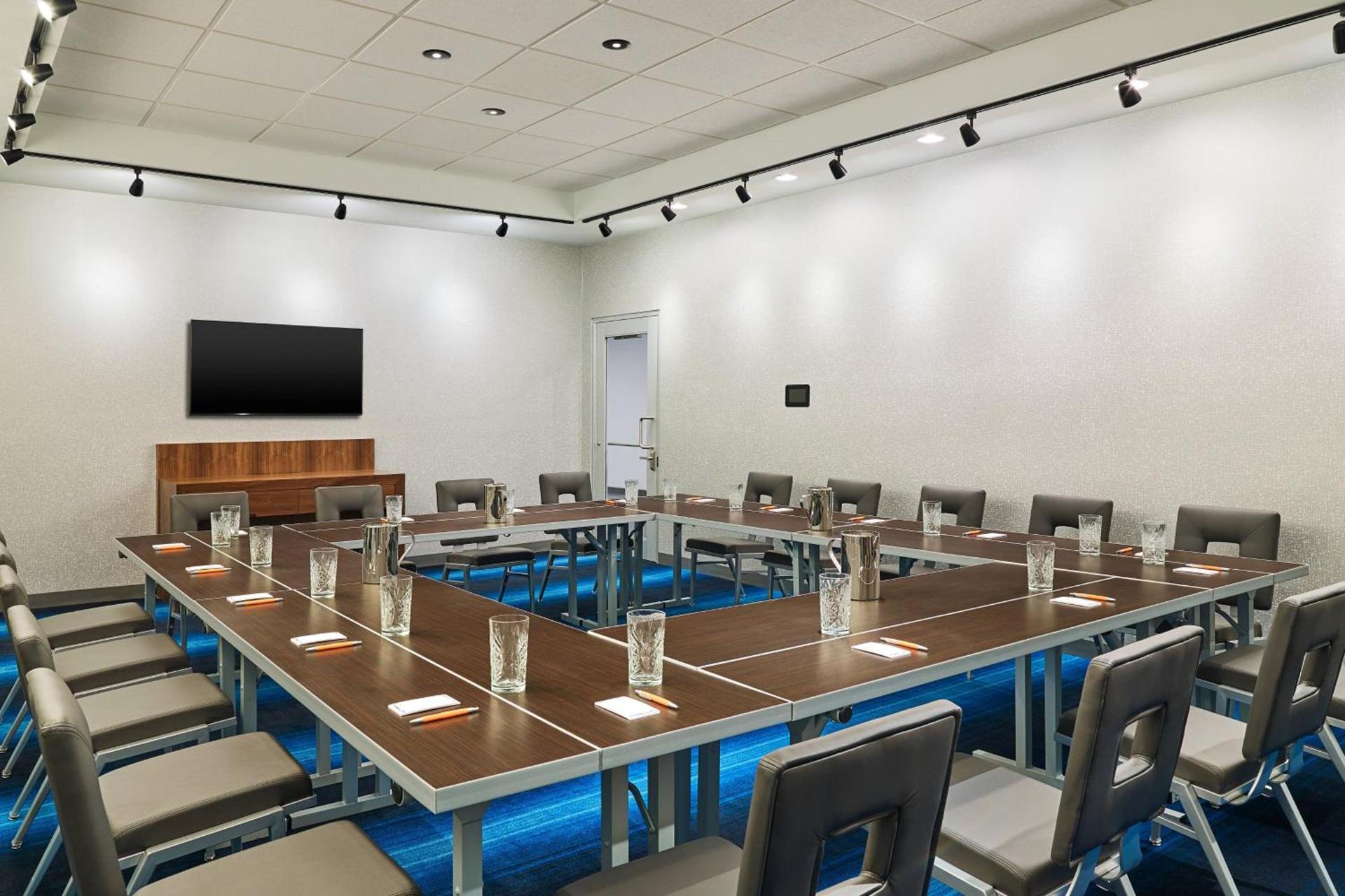 Aloft by Marriott South Bend photo 25
