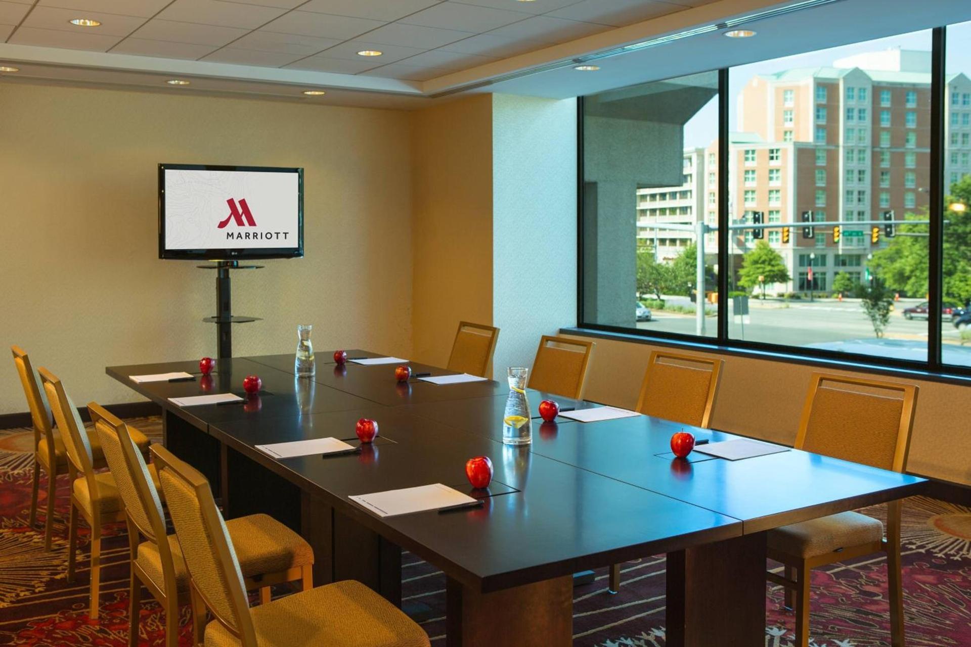 AC Hotel by Marriott Arlington National Landing photo 46