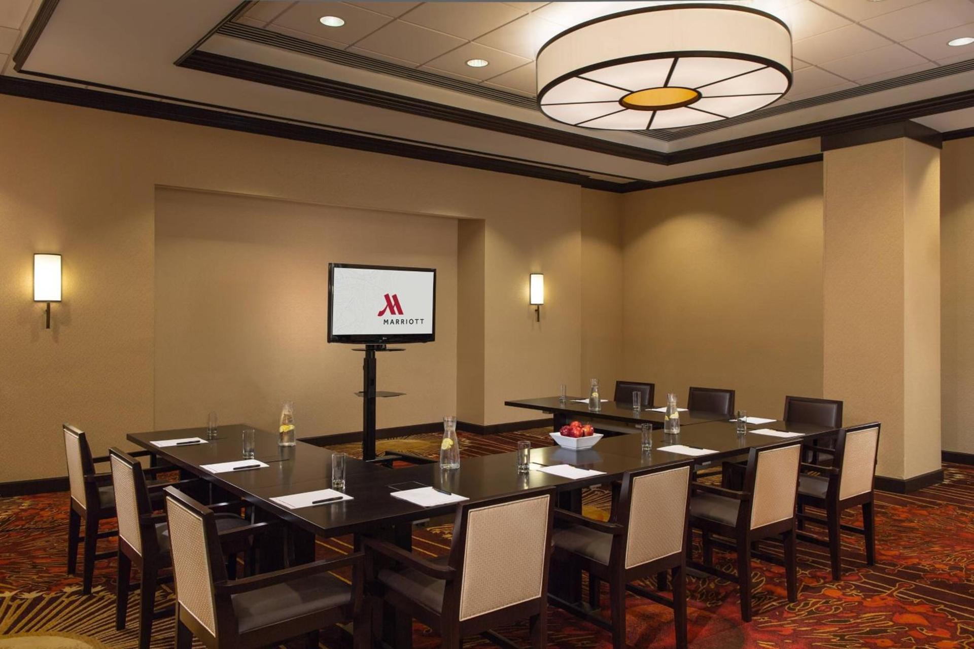 AC Hotel by Marriott Arlington National Landing photo 45