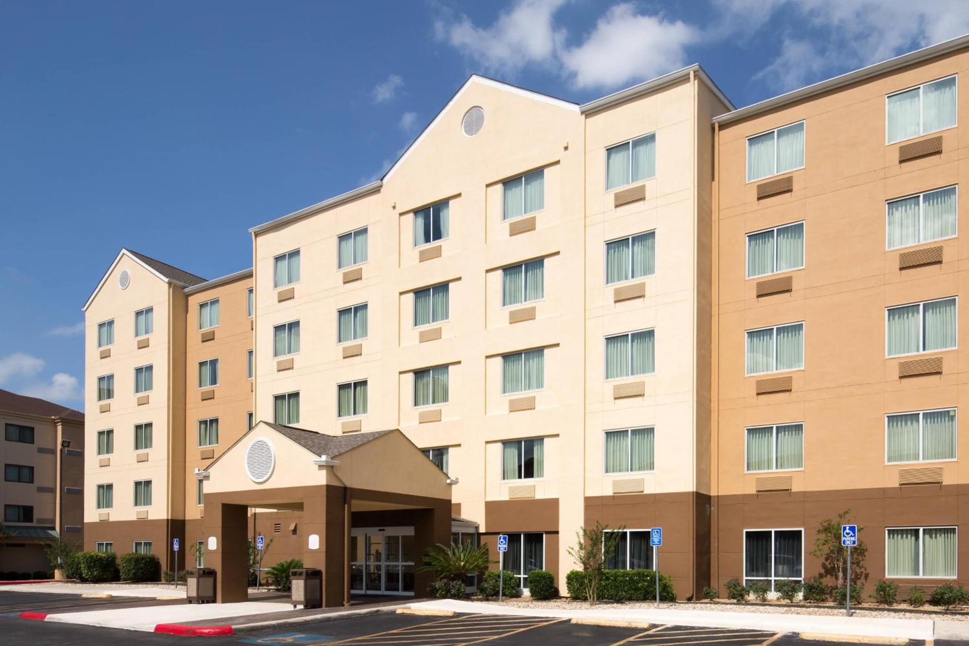 Fairfield Inn & Suites by Marriott San Antonio Airport/North Star Mall photo 2