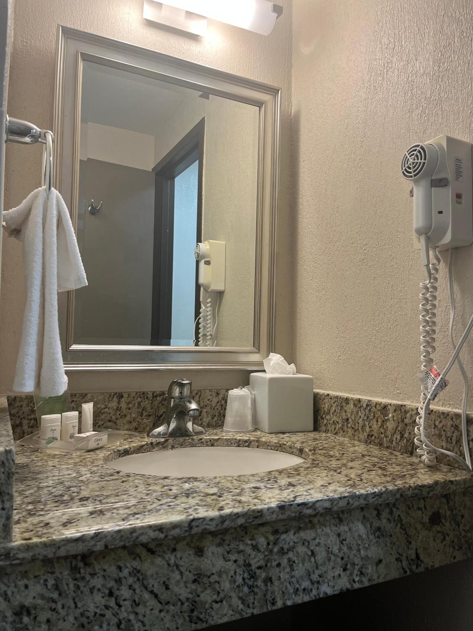Wyndham Houston Sugarland photo 7