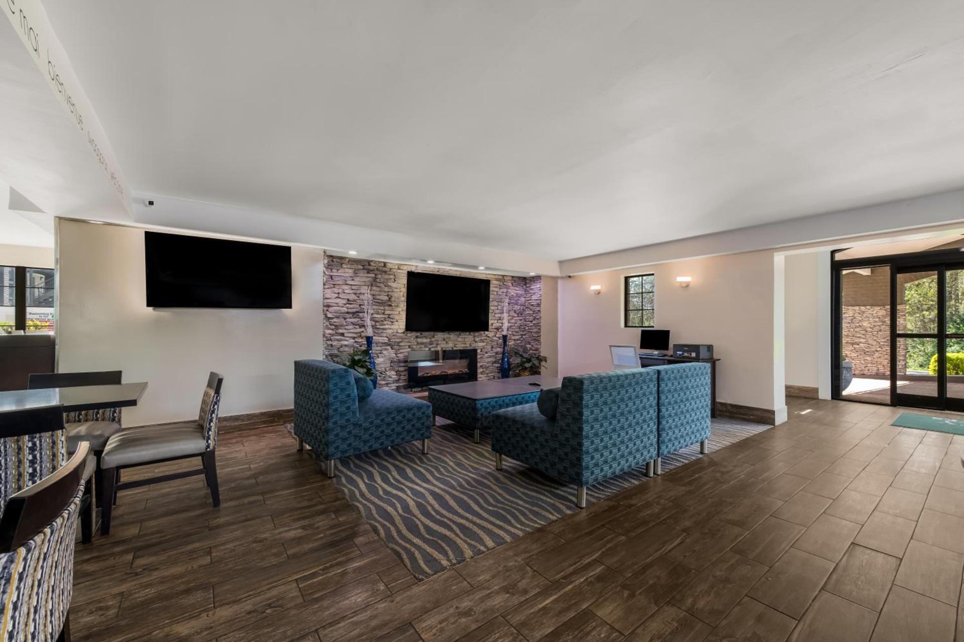 Quality Inn & Suites Airport photo 65