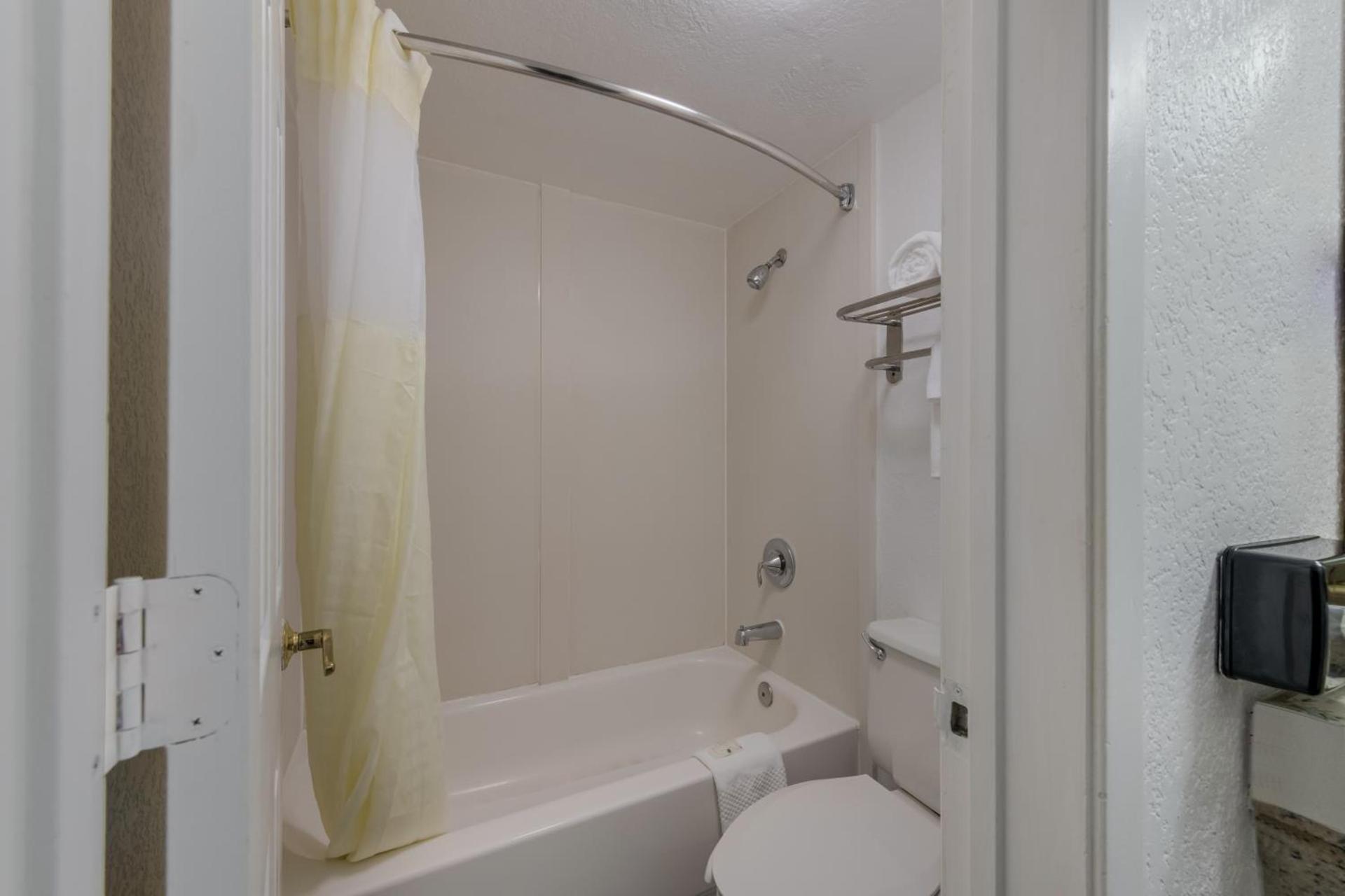 Quality Inn & Suites Airport photo 41