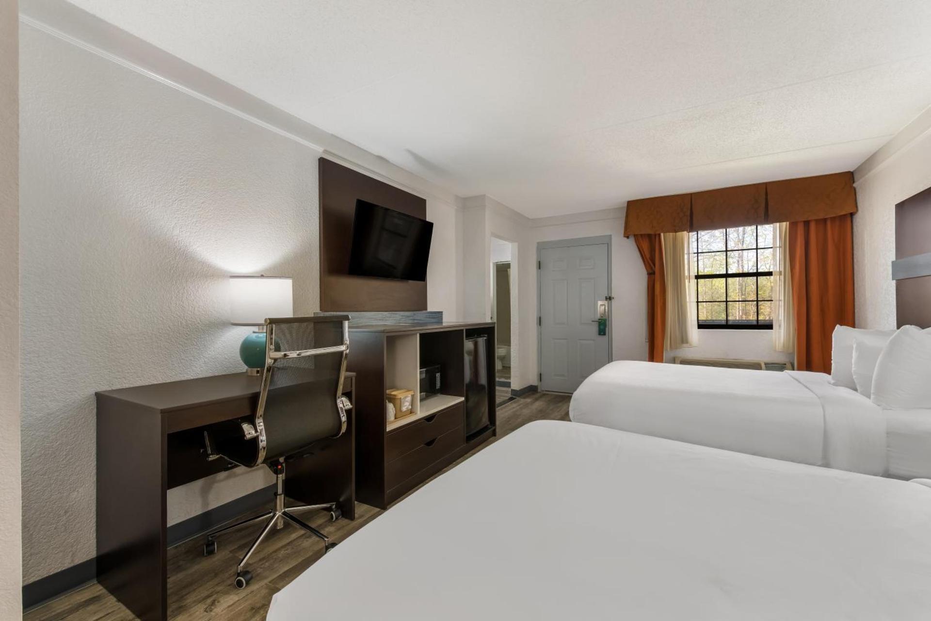 Quality Inn & Suites Airport photo 18