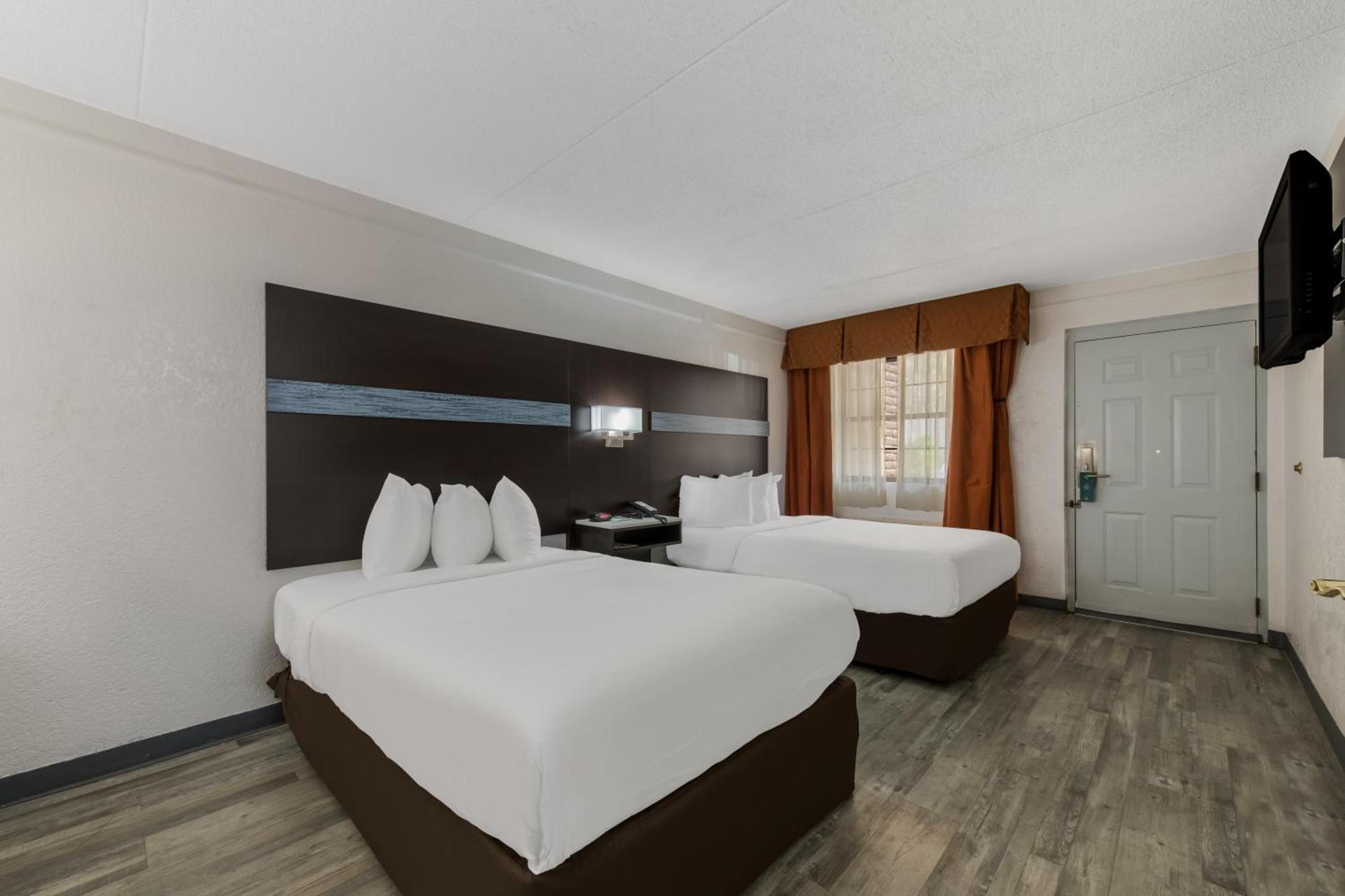 Quality Inn & Suites Airport photo 10