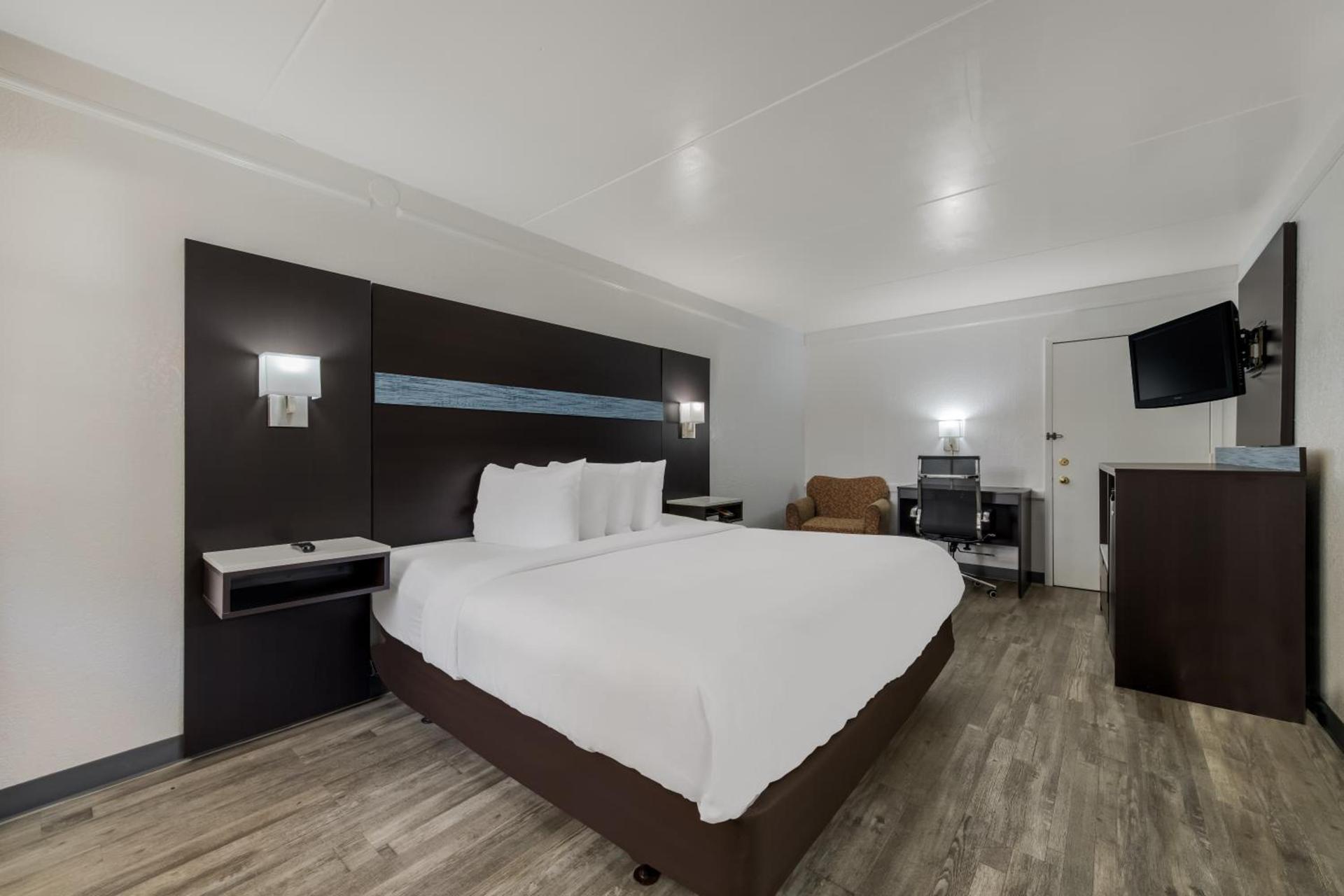 Quality Inn & Suites Airport photo 22