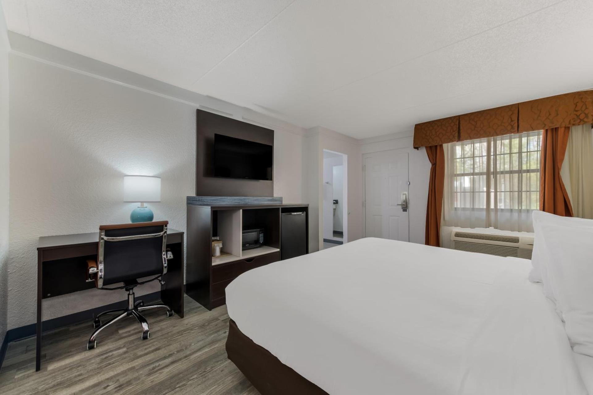 Quality Inn & Suites Airport photo 45