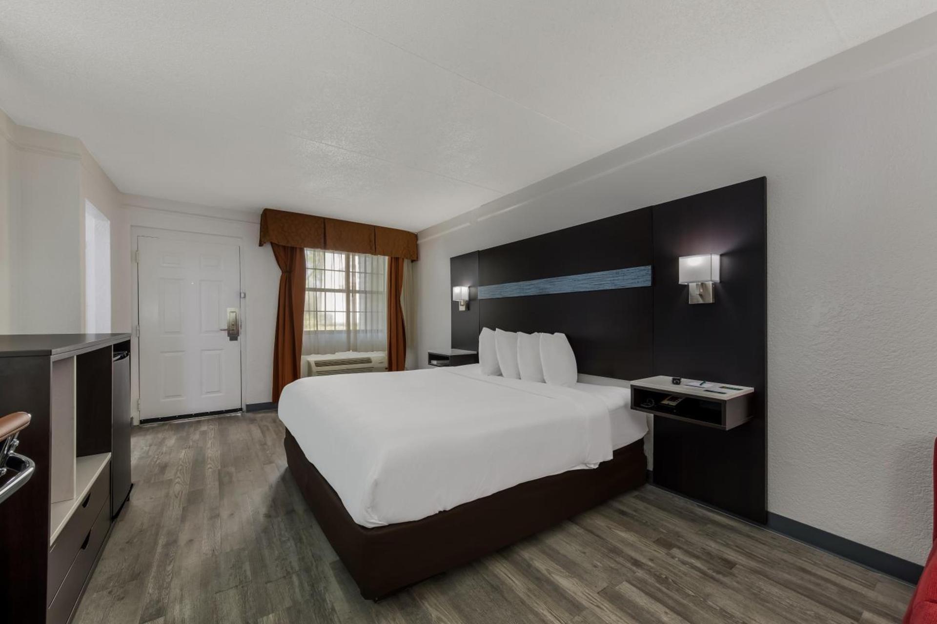Quality Inn & Suites Airport photo 49