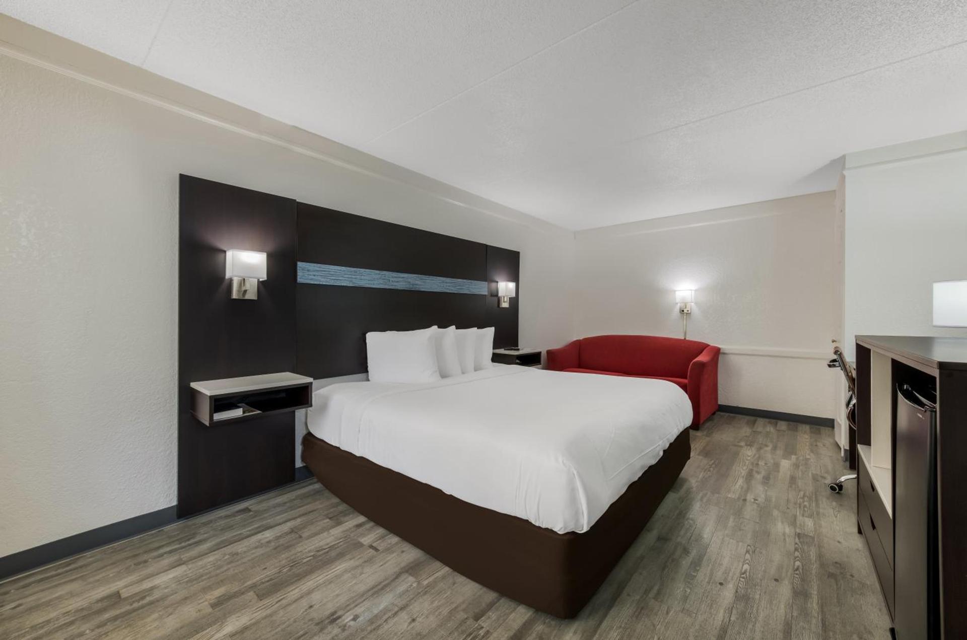 Quality Inn & Suites Airport photo 8