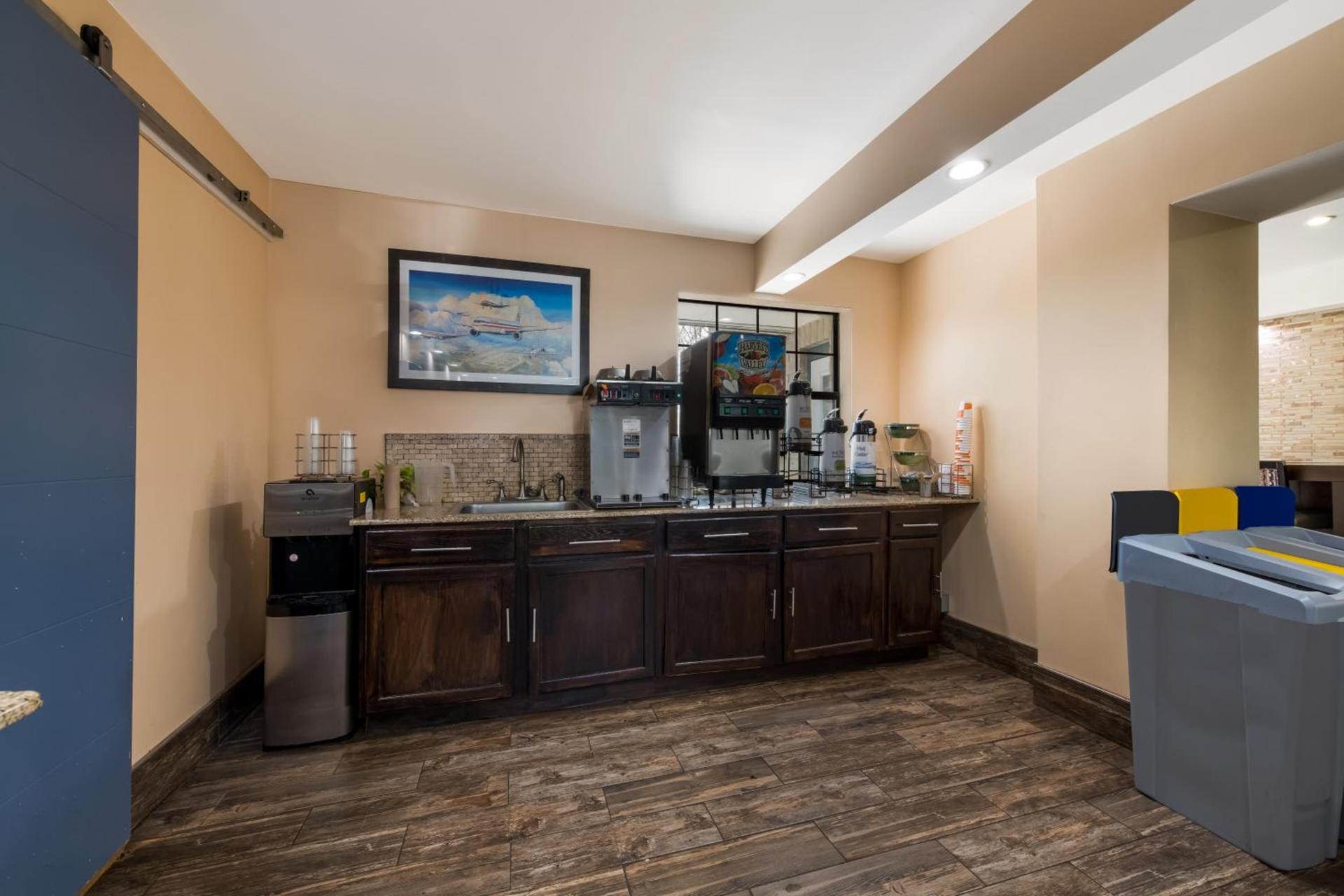 Quality Inn & Suites Airport photo 24