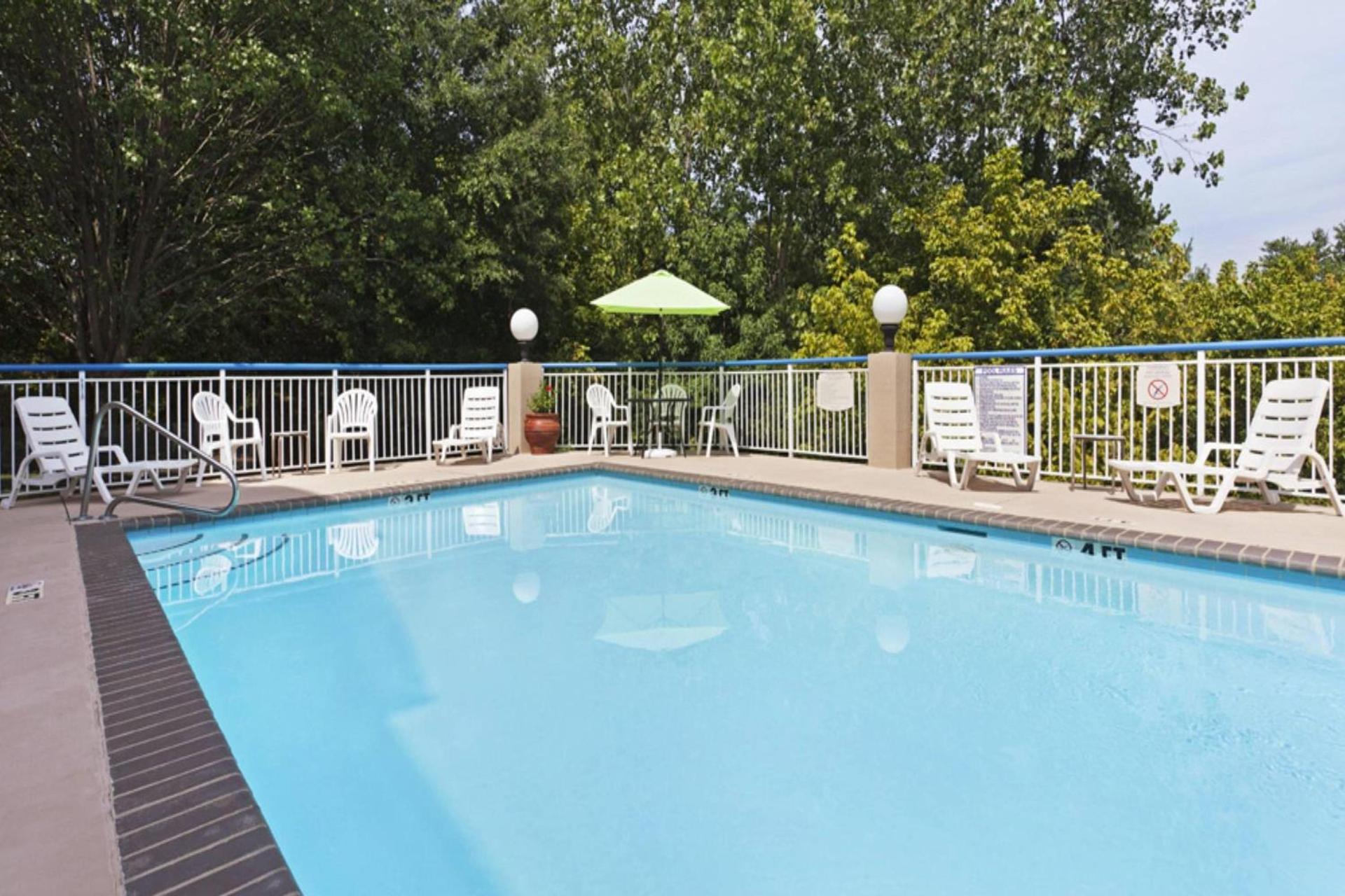 Fairfield Inn & Suites Charlotte Arrowood photo 2