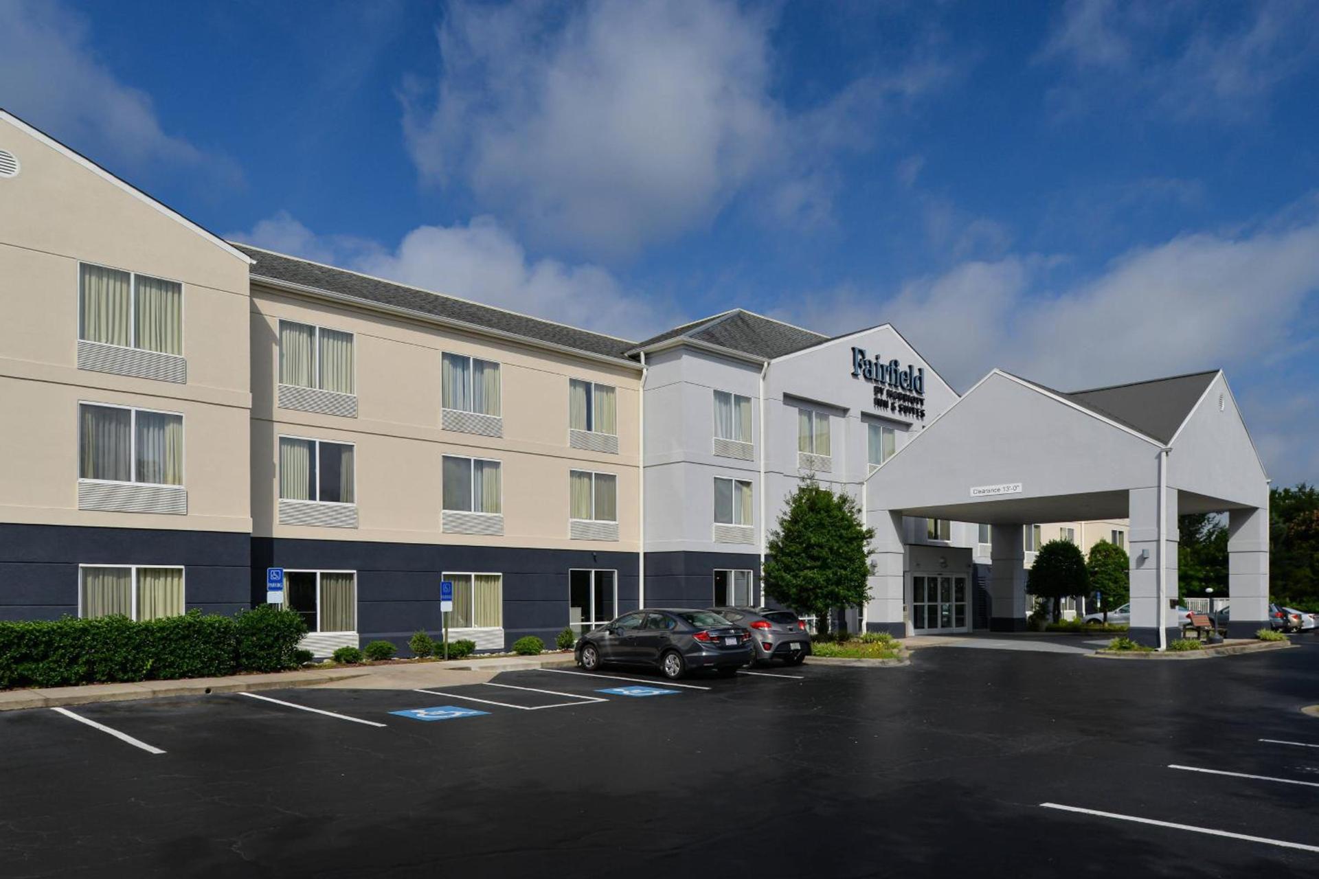 Fairfield Inn & Suites Charlotte Arrowood photo 4
