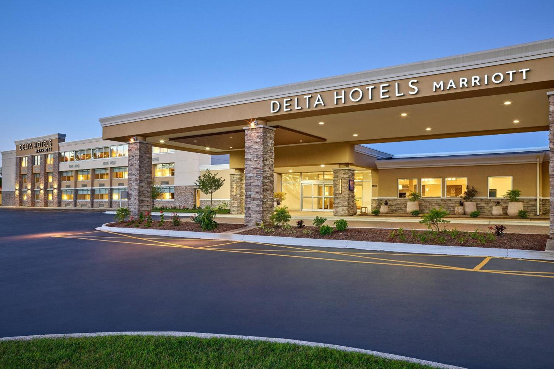 Delta Hotels by Marriott Chicago Willowbrook photo 3