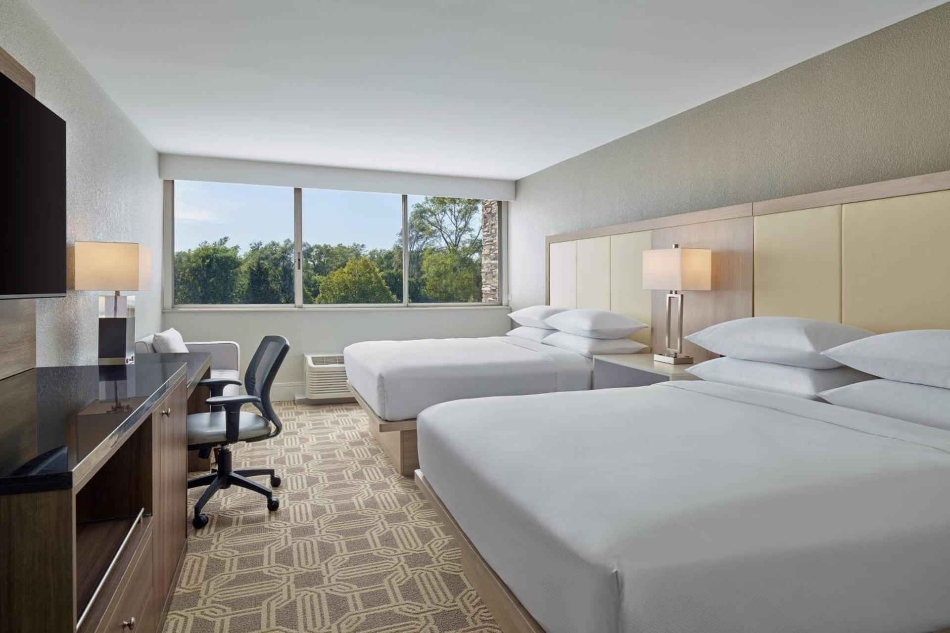 Delta Hotels by Marriott Chicago Willowbrook photo 6