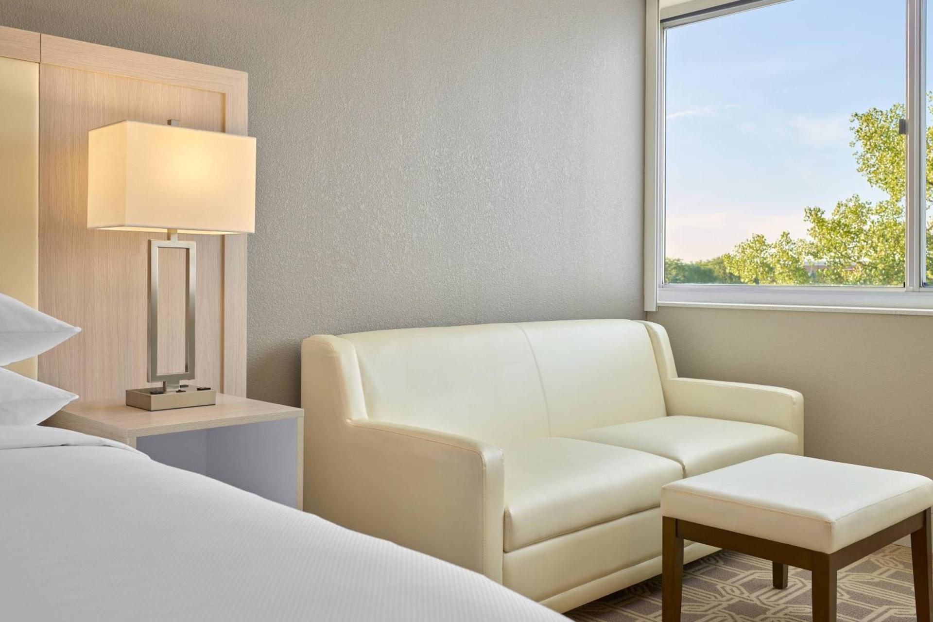 Delta Hotels by Marriott Chicago Willowbrook photo 8
