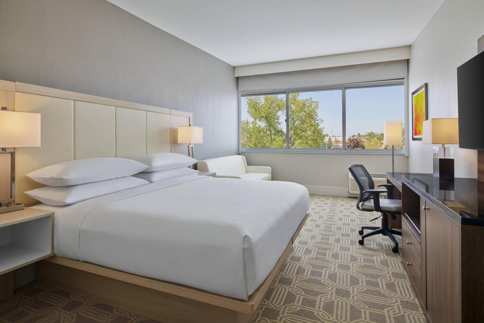 Delta Hotels by Marriott Chicago Willowbrook photo 7