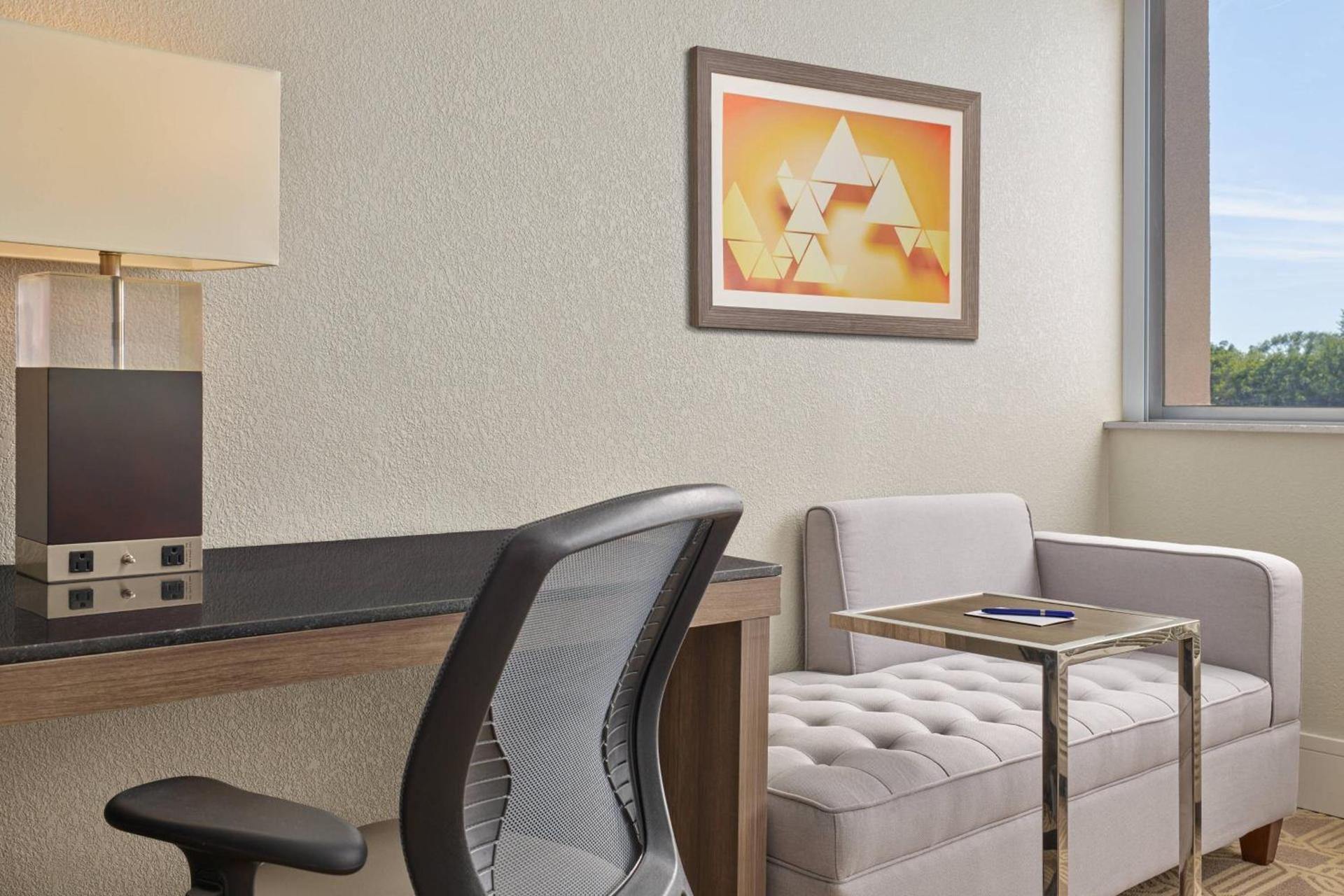 Delta Hotels by Marriott Chicago Willowbrook photo 9