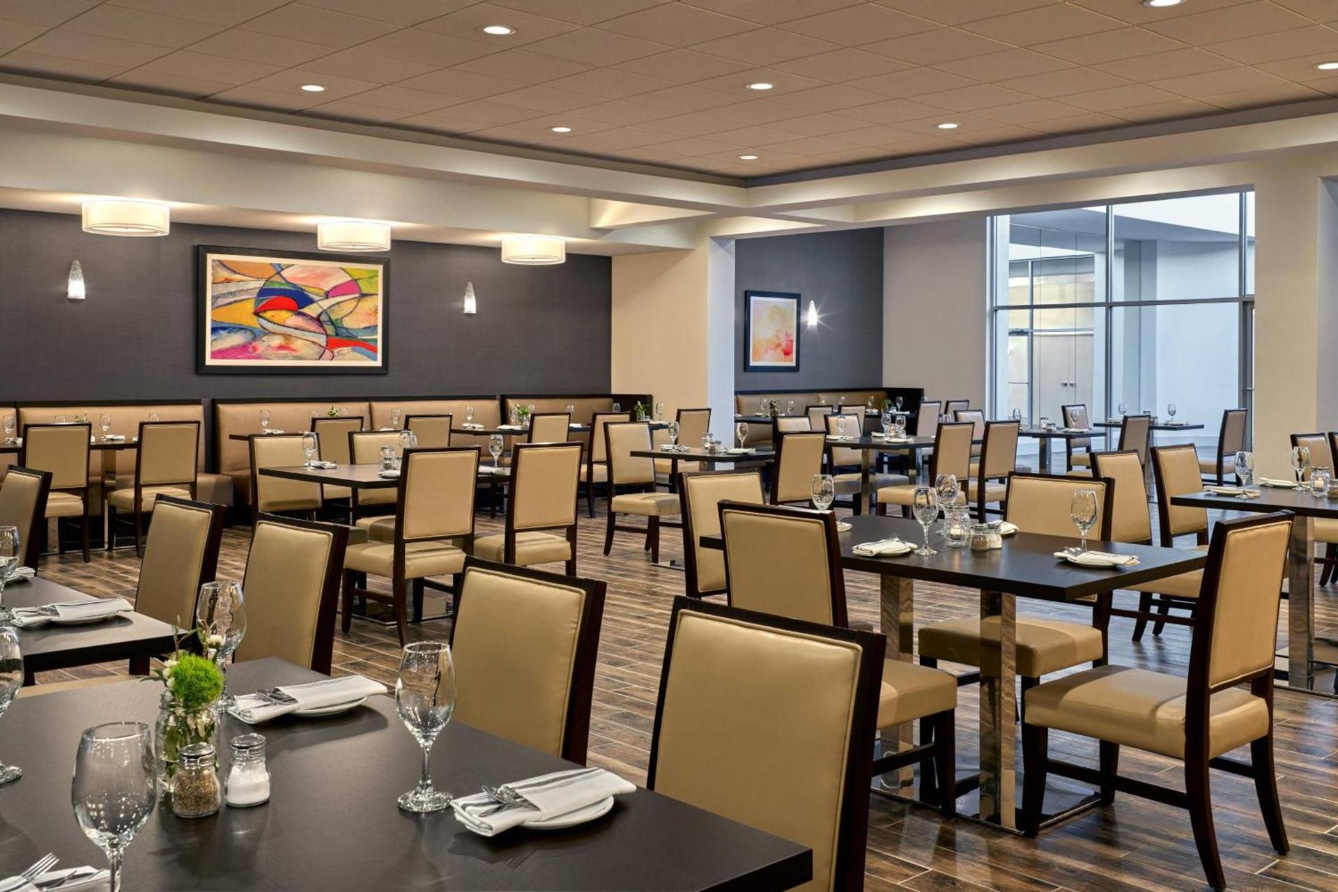 Delta Hotels by Marriott Chicago Willowbrook photo 15
