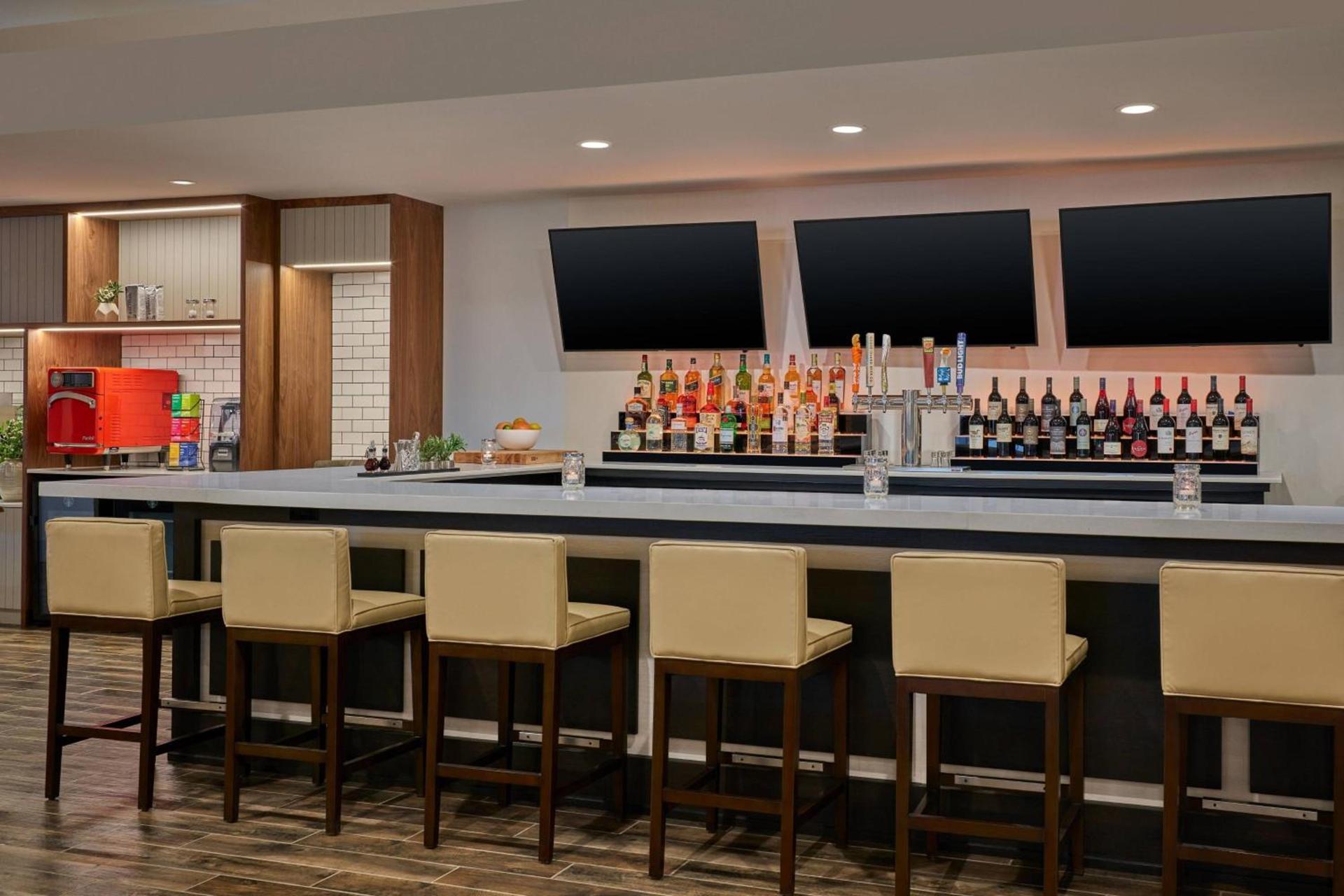 Delta Hotels by Marriott Chicago Willowbrook photo 16
