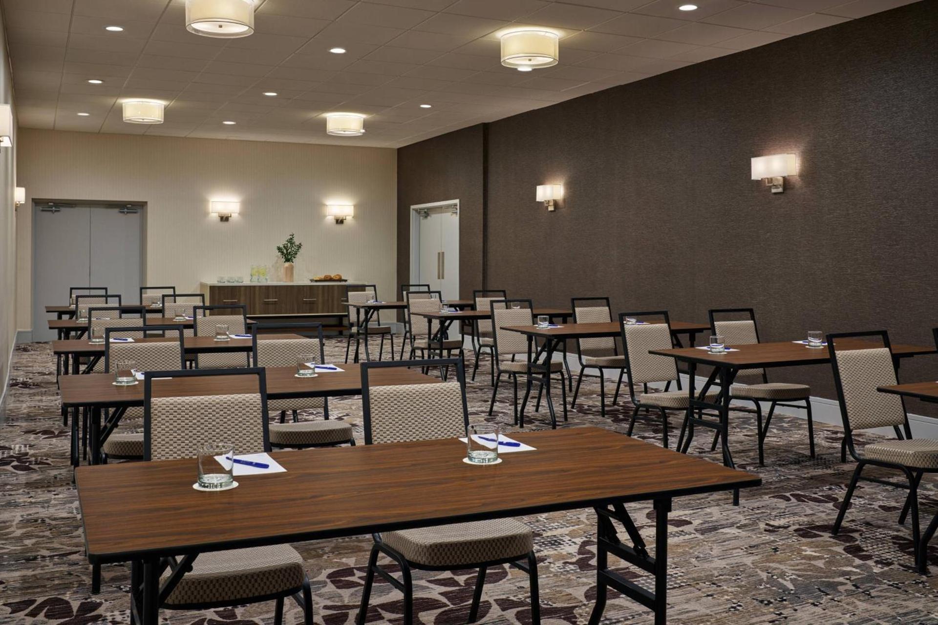 Delta Hotels by Marriott Chicago Willowbrook photo 23